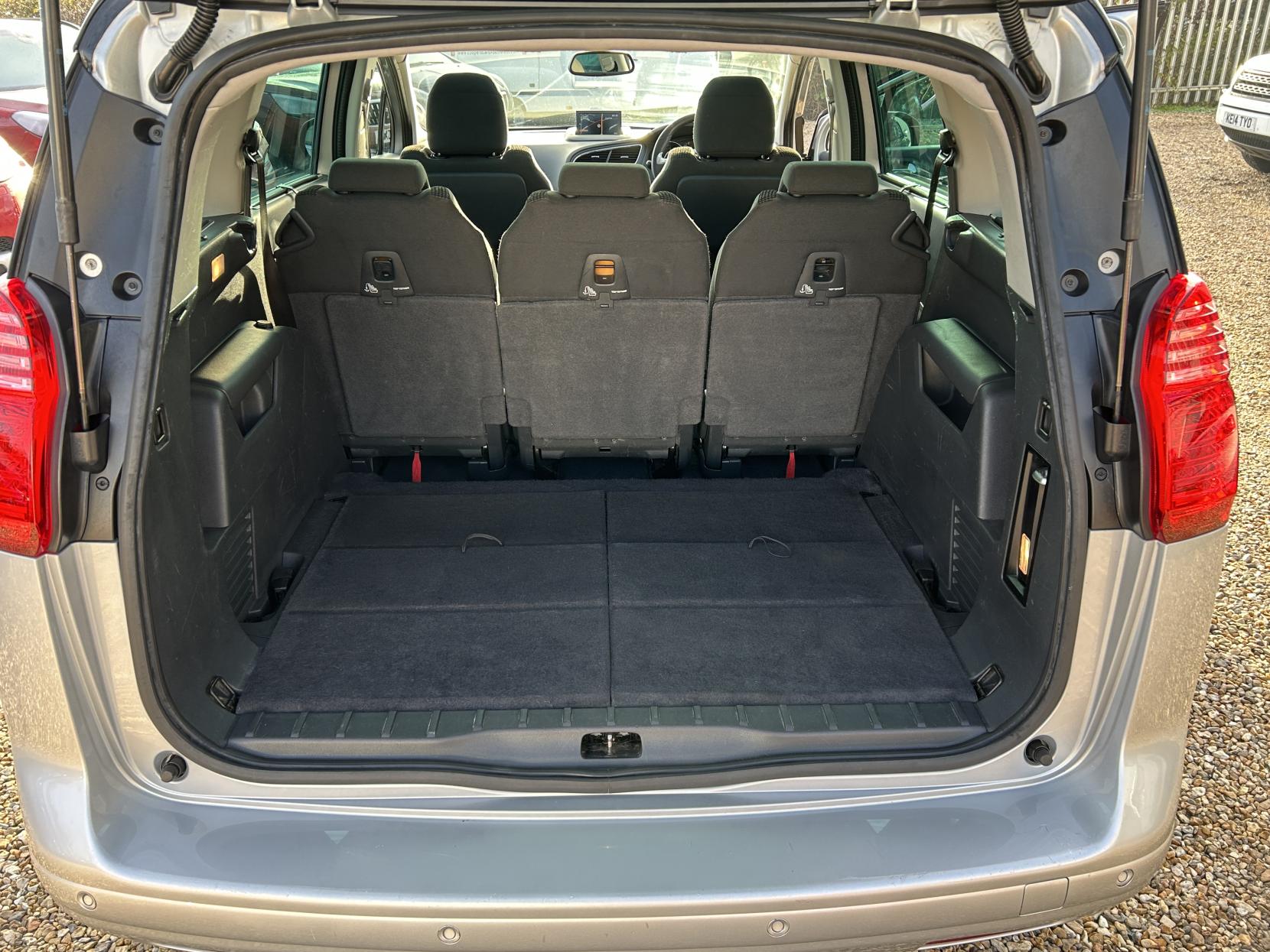 Peugeot 5008 1.6 e-HDi Allure MPV 5dr Diesel EGC Euro 5 (s/s) (115 ps)