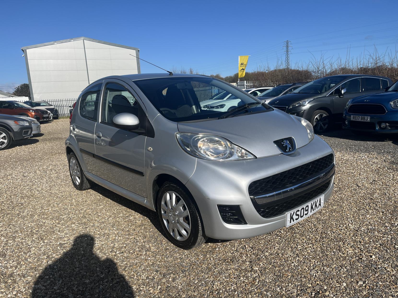 Peugeot 107 1.0 12V Urban Hatchback 5dr Petrol Manual Euro 4 (68 ps)