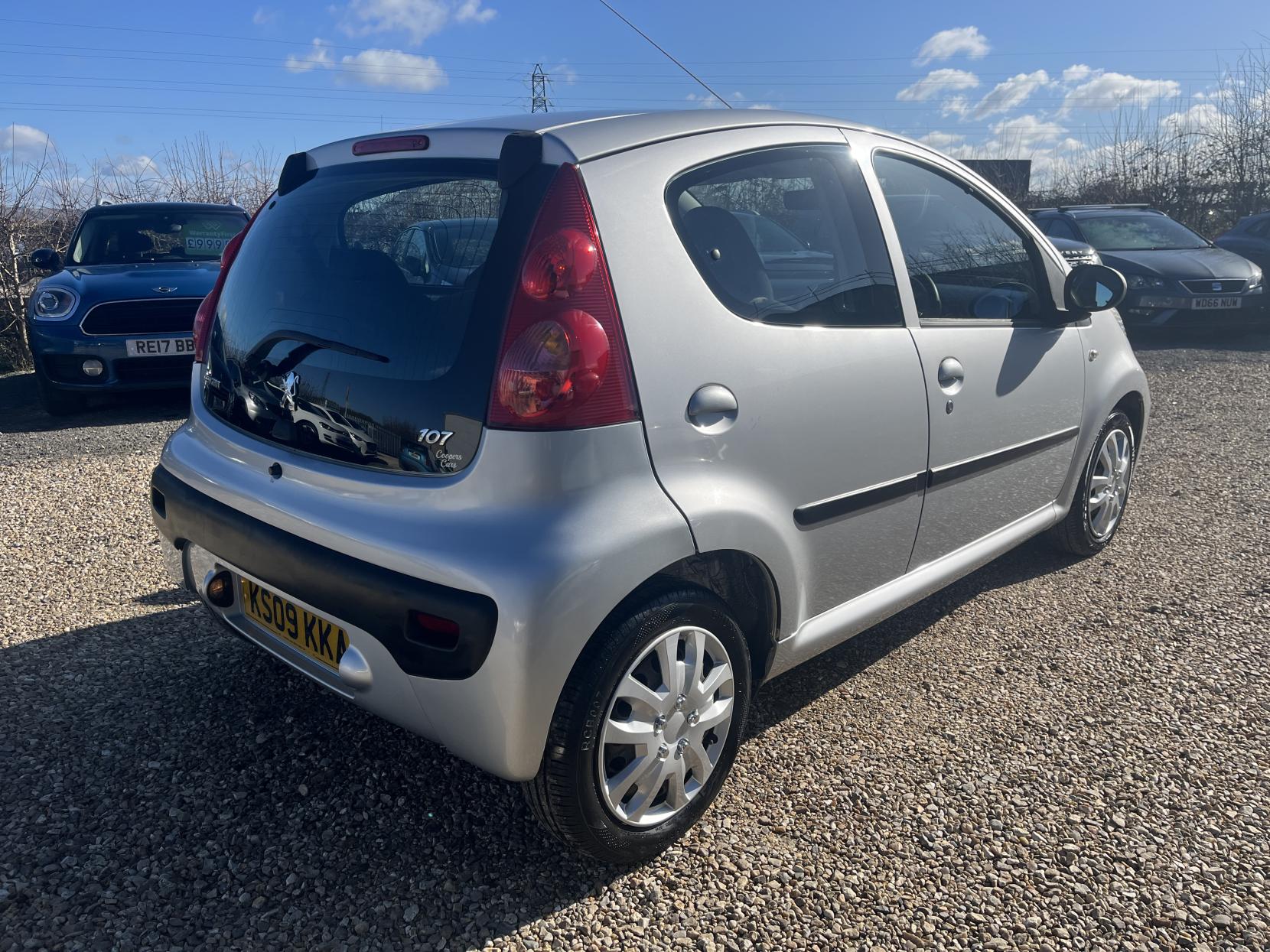 Peugeot 107 1.0 12V Urban Hatchback 5dr Petrol Manual Euro 4 (68 ps)