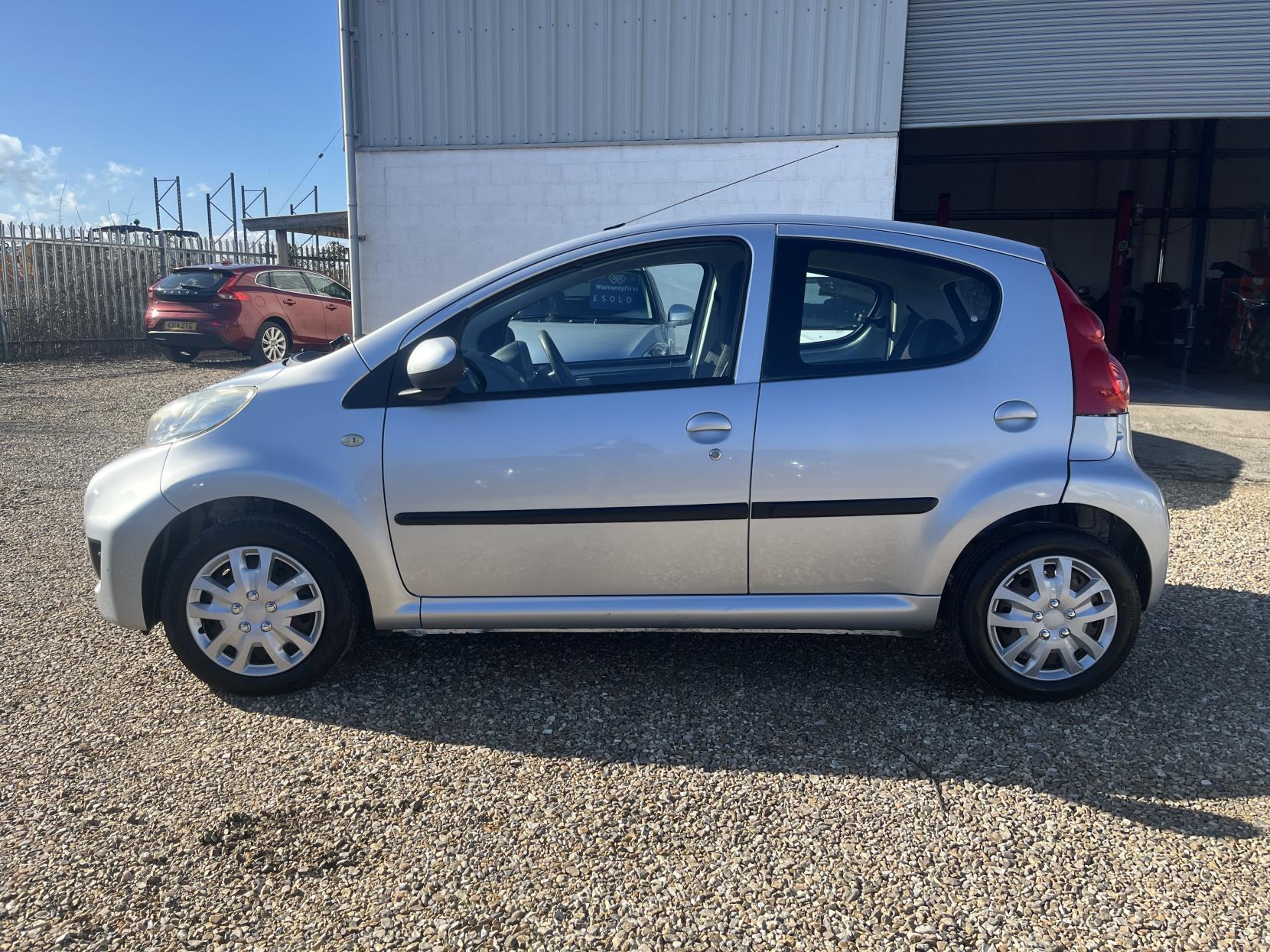 Peugeot 107 1.0 12V Urban Hatchback 5dr Petrol Manual Euro 4 (68 ps)