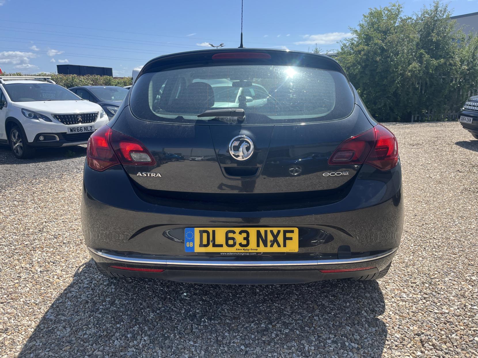 Vauxhall Astra 1.7 CDTi ecoFLEX SRi Hatchback 5dr Diesel Manual Euro 5 (s/s) (110 ps)