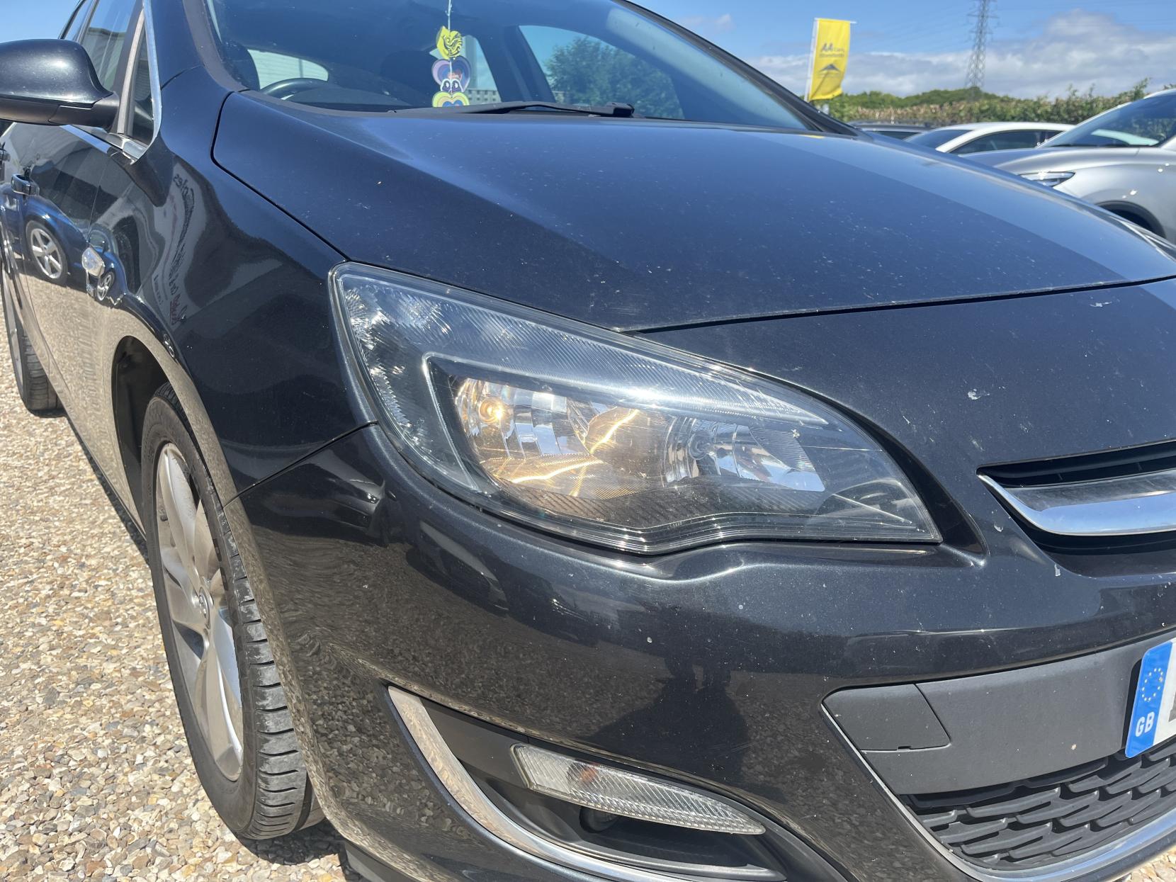 Vauxhall Astra 1.7 CDTi ecoFLEX SRi Hatchback 5dr Diesel Manual Euro 5 (s/s) (110 ps)