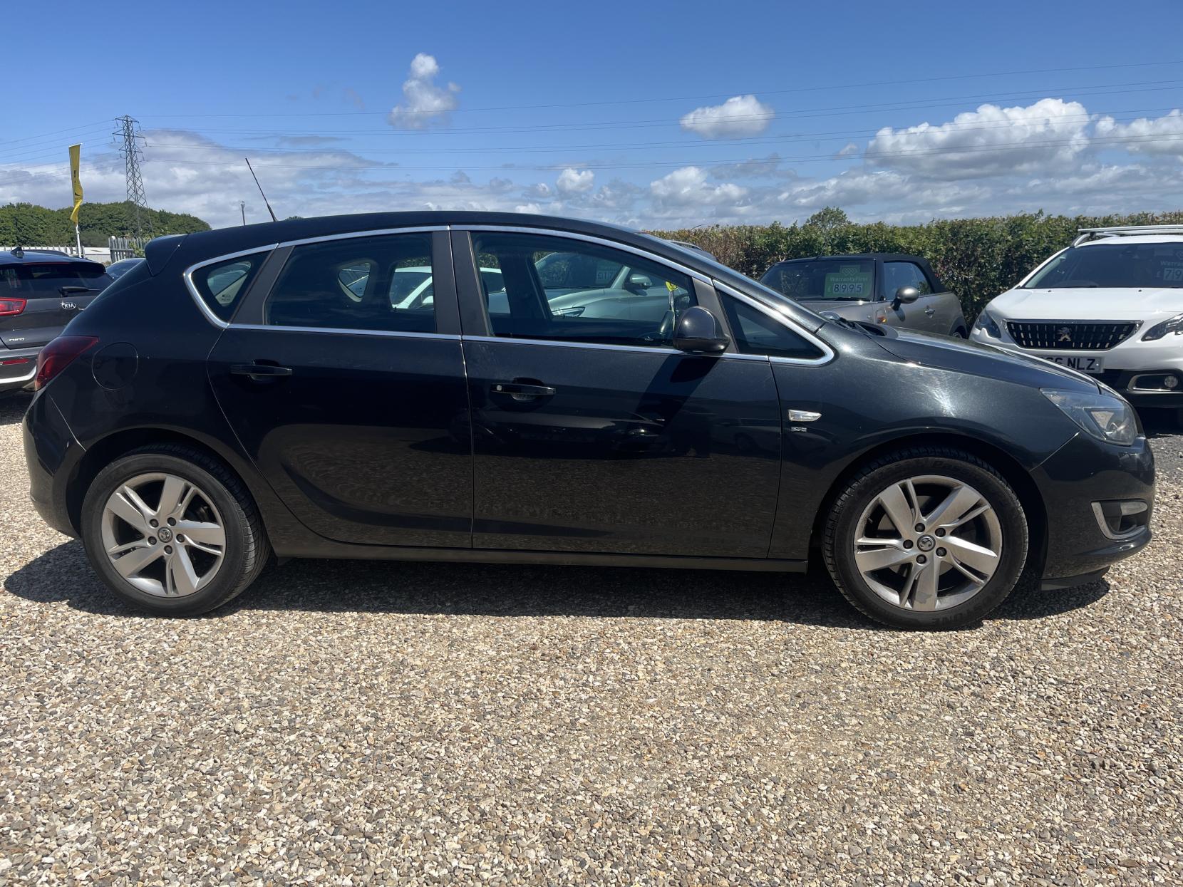 Vauxhall Astra 1.7 CDTi ecoFLEX SRi Hatchback 5dr Diesel Manual Euro 5 (s/s) (110 ps)