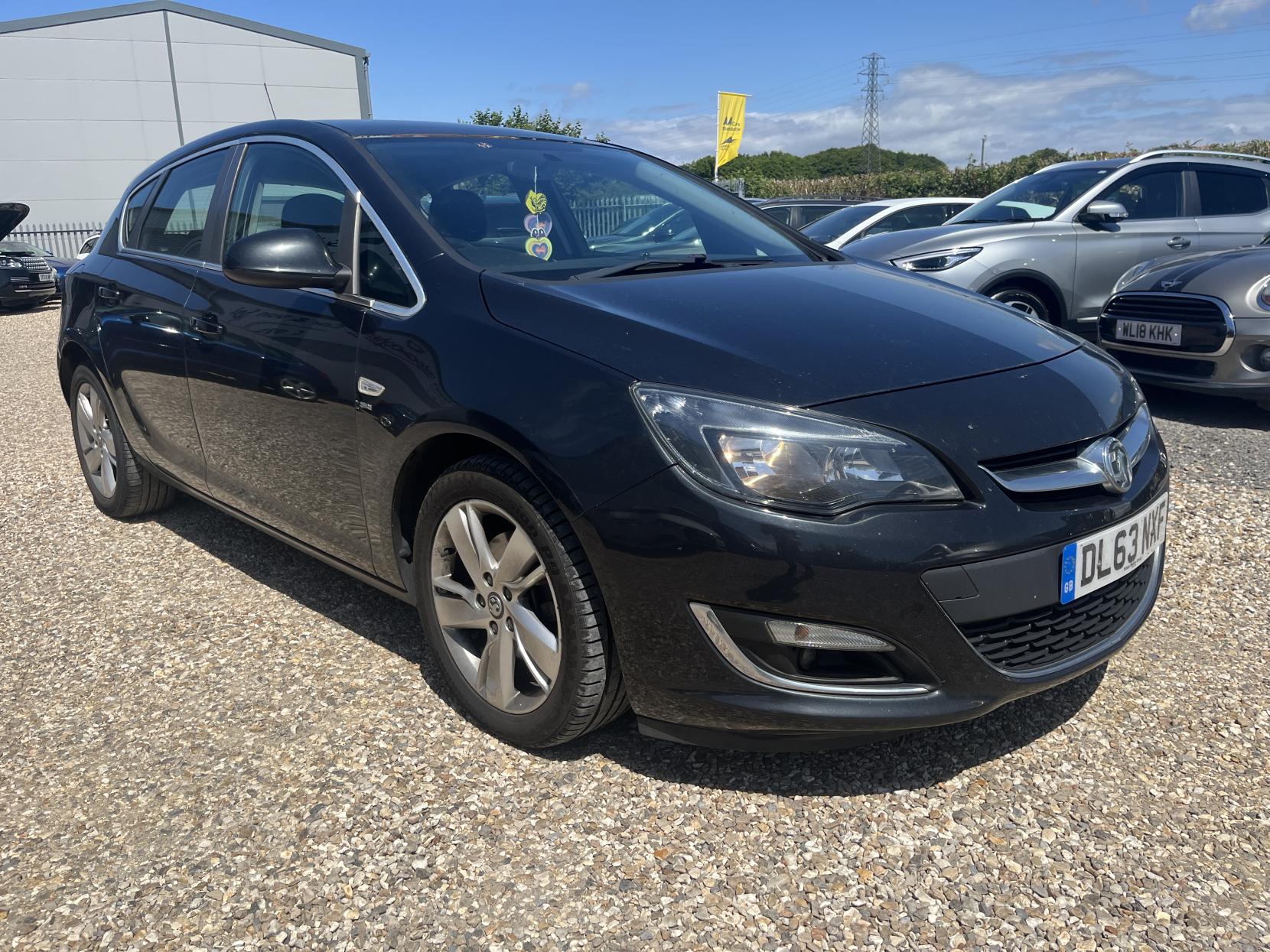 Vauxhall Astra 1.7 CDTi ecoFLEX SRi Hatchback 5dr Diesel Manual Euro 5 (s/s) (110 ps)