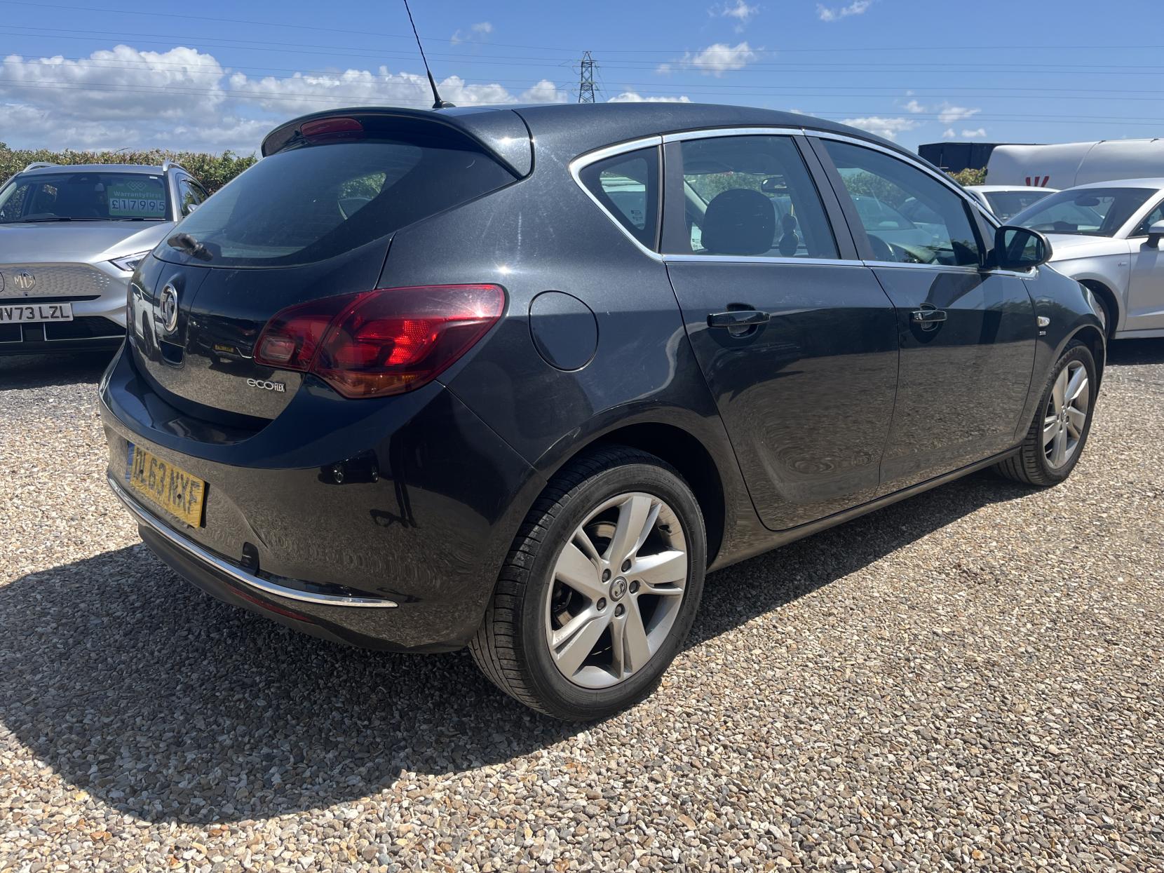 Vauxhall Astra 1.7 CDTi ecoFLEX SRi Hatchback 5dr Diesel Manual Euro 5 (s/s) (110 ps)