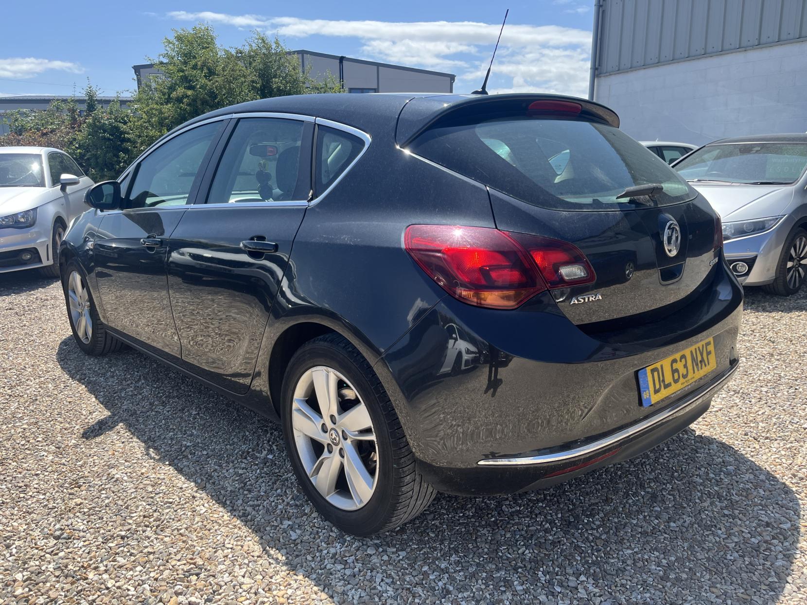 Vauxhall Astra 1.7 CDTi ecoFLEX SRi Hatchback 5dr Diesel Manual Euro 5 (s/s) (110 ps)