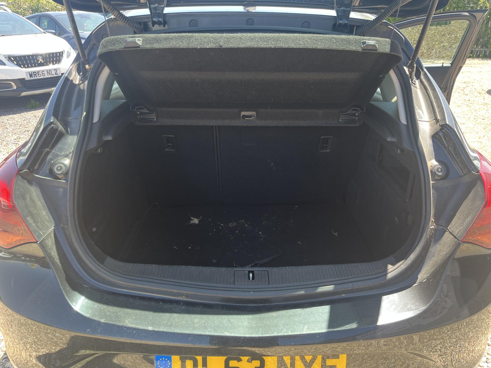 Vauxhall Astra 1.7 CDTi ecoFLEX SRi Hatchback 5dr Diesel Manual Euro 5 (s/s) (110 ps)