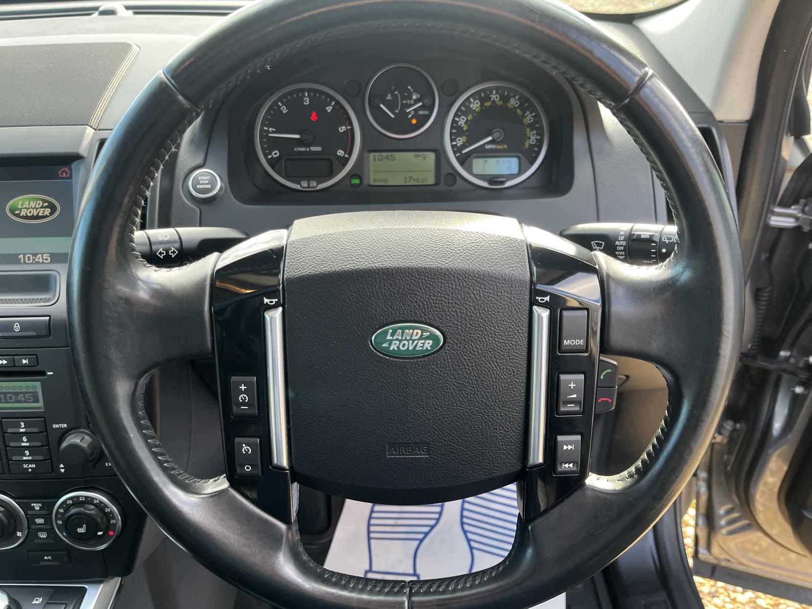 Land Rover Freelander 2 2.2 SD4 HSE SUV 5dr Diesel CommandShift 4WD Euro 5 (190 ps)