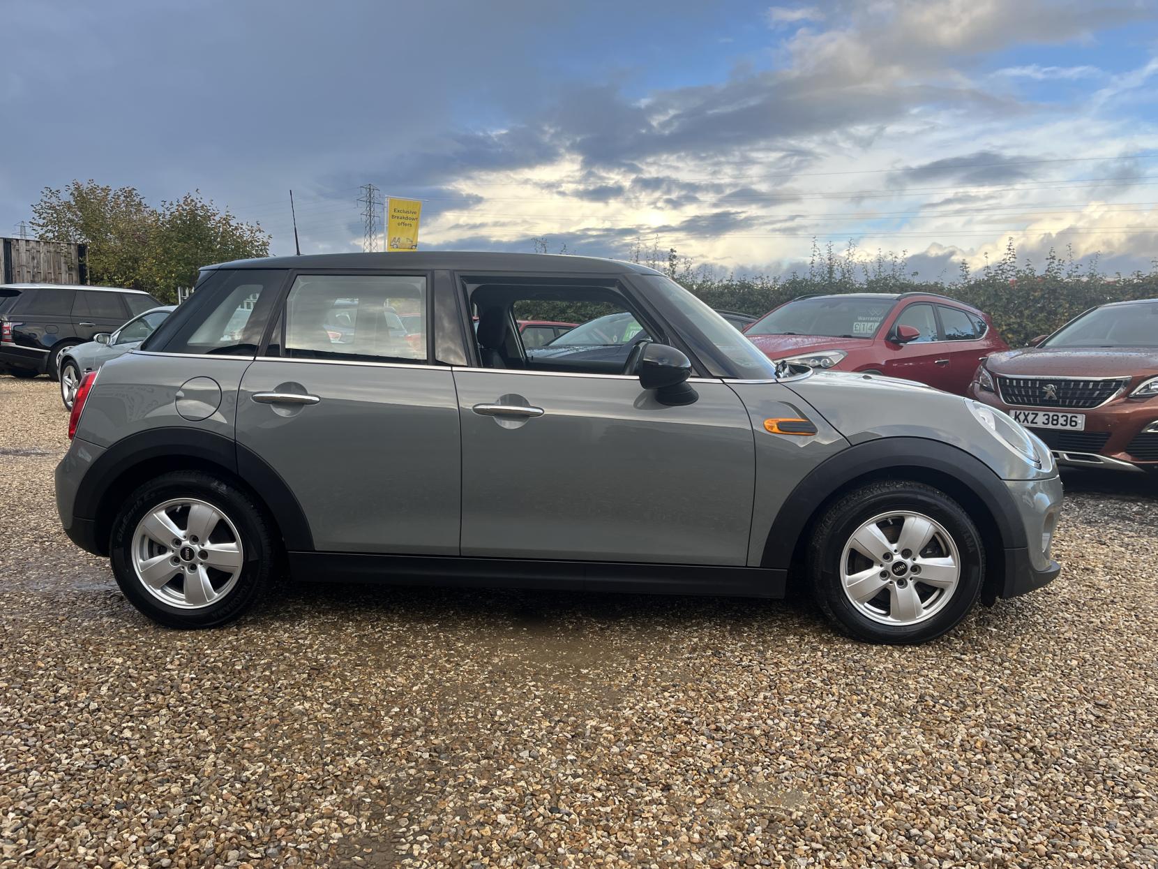 MINI Hatch 1.5 Cooper Hatchback 5dr Petrol Manual Euro 6 (s/s) (136 ps)
