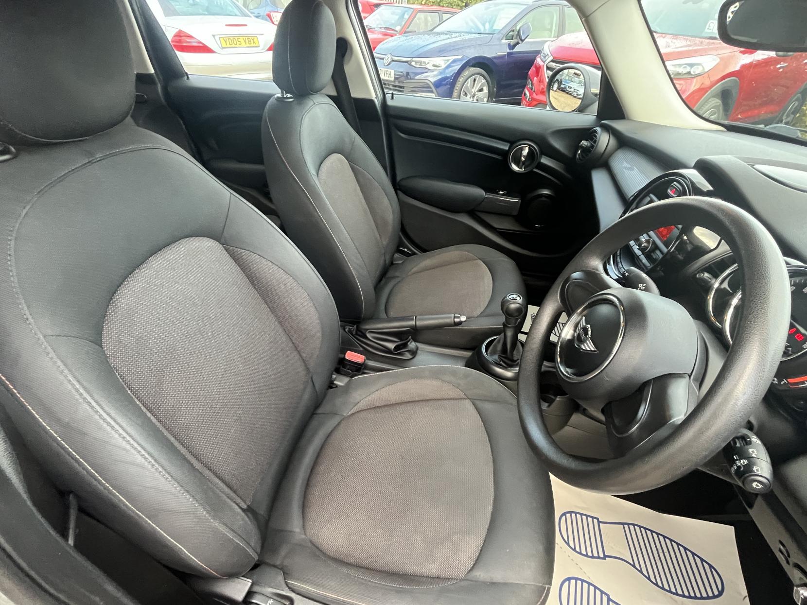 MINI Hatch 1.5 Cooper Hatchback 5dr Petrol Manual Euro 6 (s/s) (136 ps)