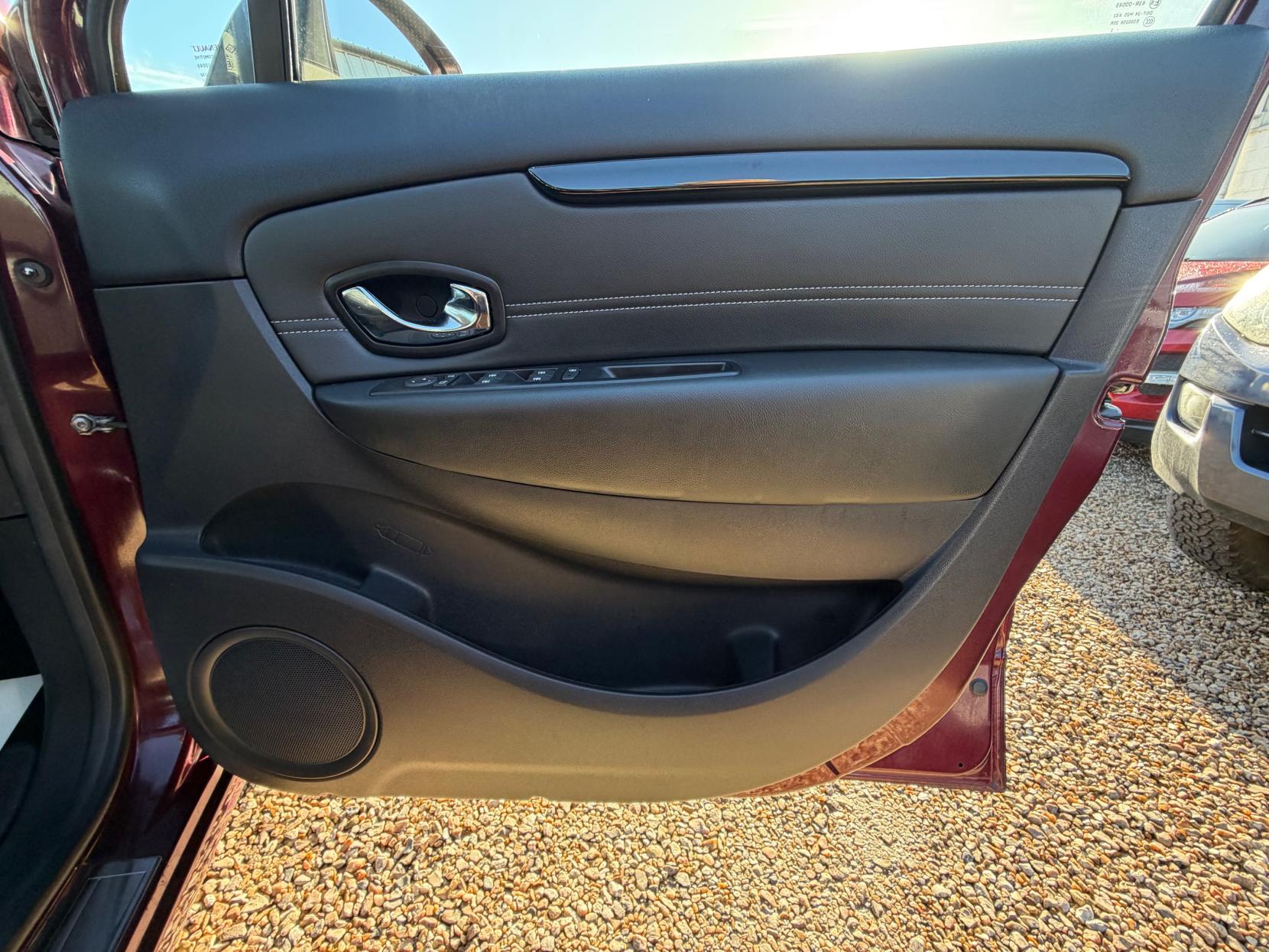 Renault Scenic 1.5 dCi ENERGY Dynamique TomTom MPV 5dr Diesel Manual Euro 5 (s/s) (110 ps)