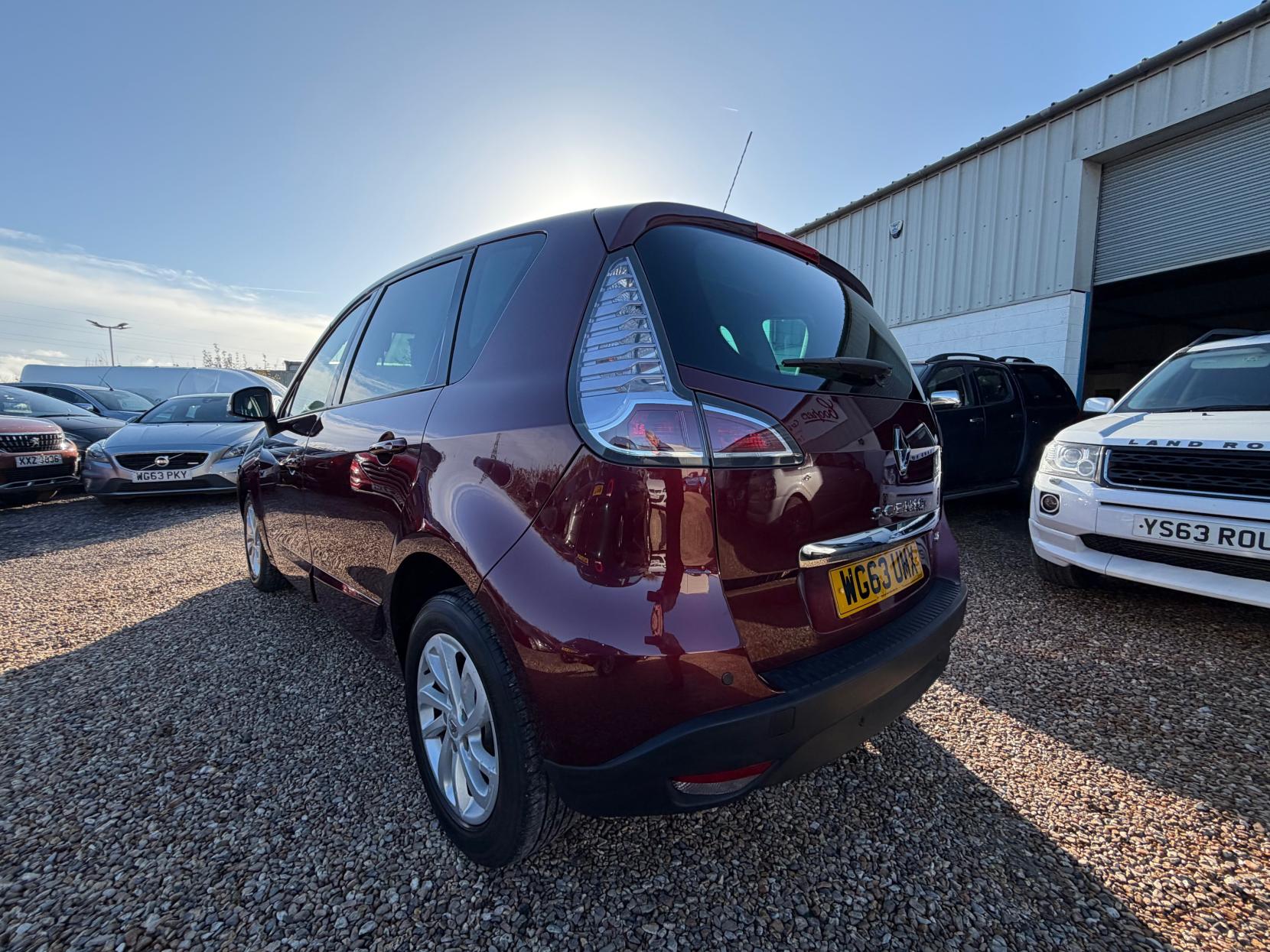 Renault Scenic 1.5 dCi ENERGY Dynamique TomTom MPV 5dr Diesel Manual Euro 5 (s/s) (110 ps)