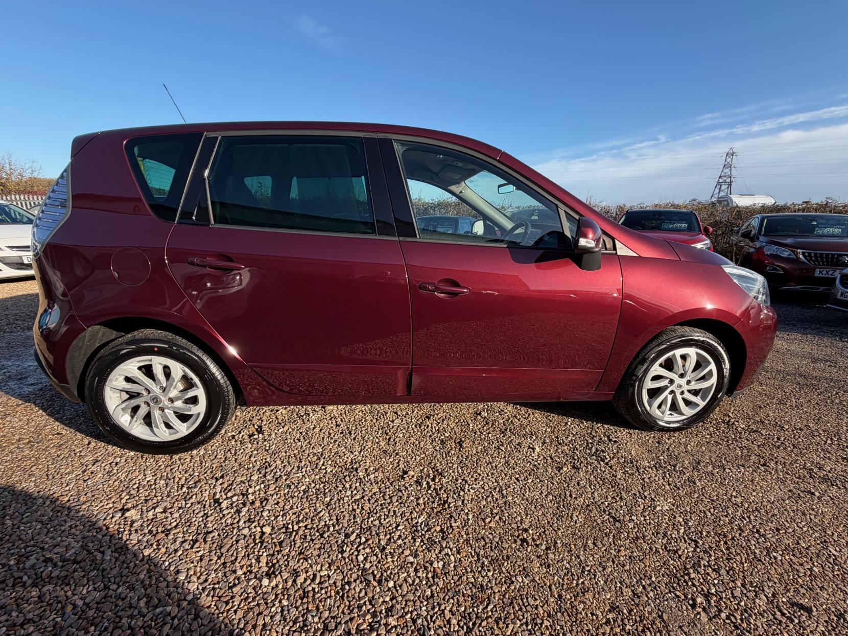 Renault Scenic 1.5 dCi ENERGY Dynamique TomTom MPV 5dr Diesel Manual Euro 5 (s/s) (110 ps)