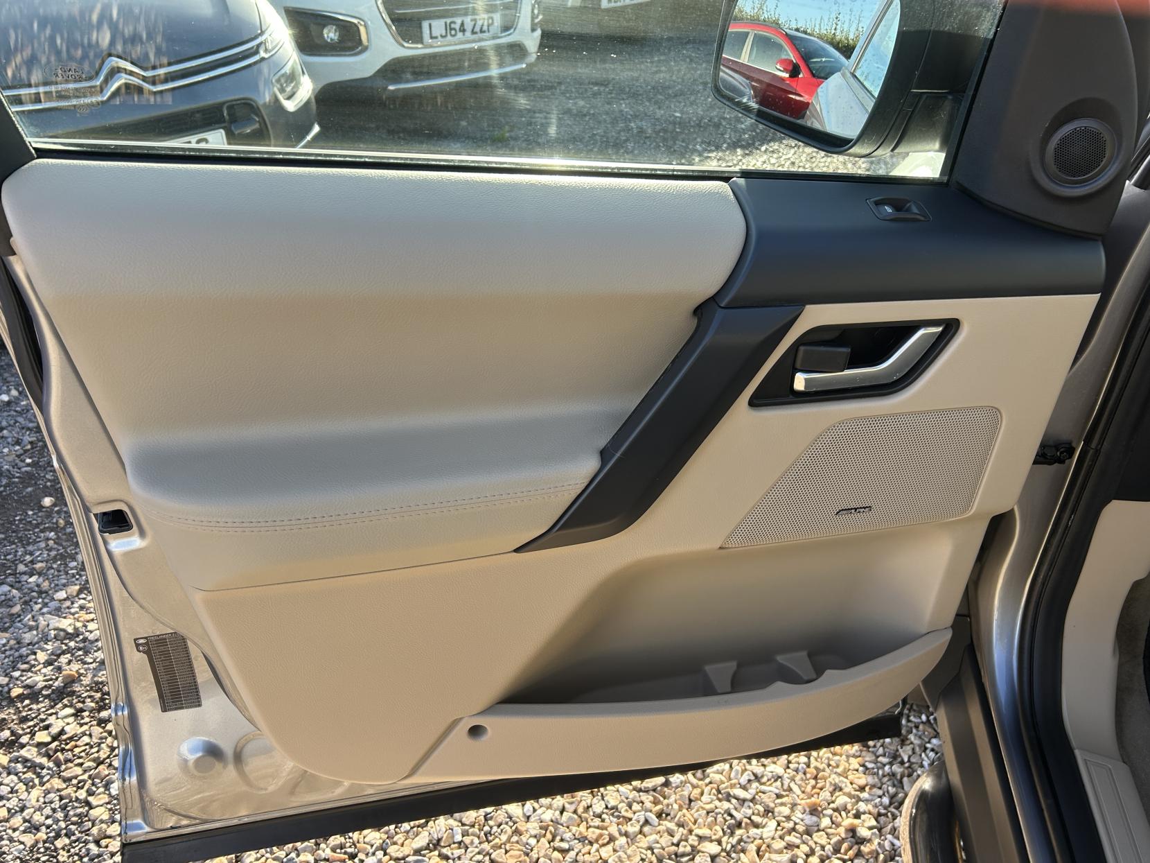 Land Rover Freelander 2 2.2 TD4 XS SUV 5dr Diesel Manual 4WD Euro 5 (s/s) (150 ps)