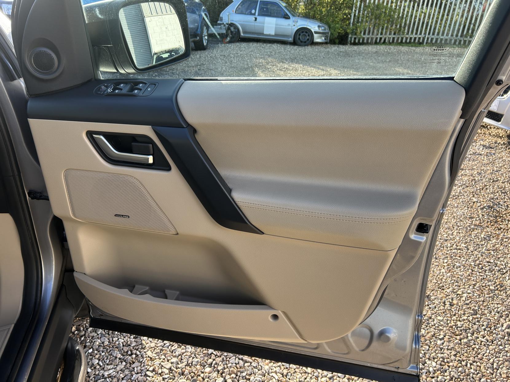 Land Rover Freelander 2 2.2 TD4 XS SUV 5dr Diesel Manual 4WD Euro 5 (s/s) (150 ps)