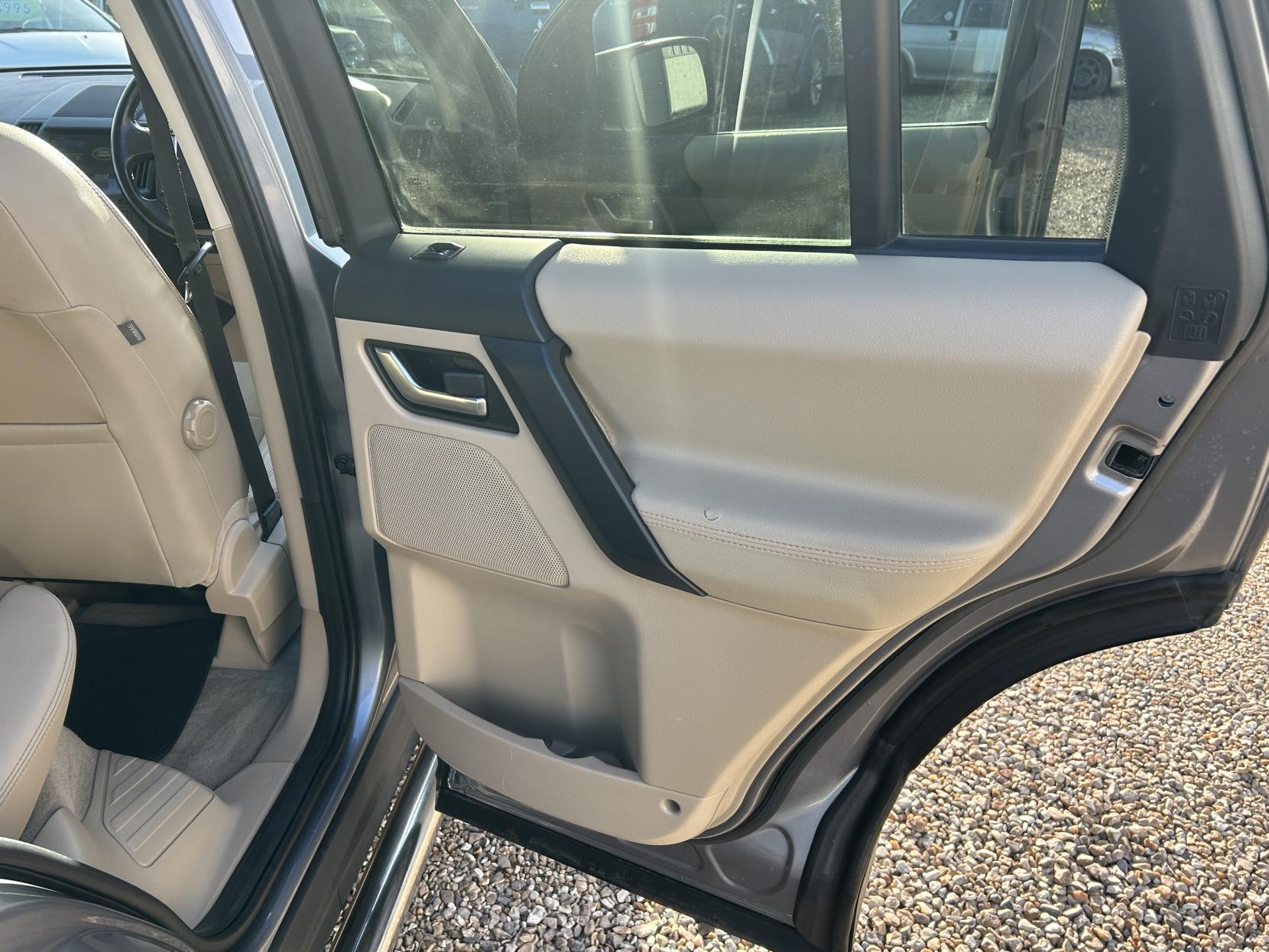 Land Rover Freelander 2 2.2 TD4 XS SUV 5dr Diesel Manual 4WD Euro 5 (s/s) (150 ps)