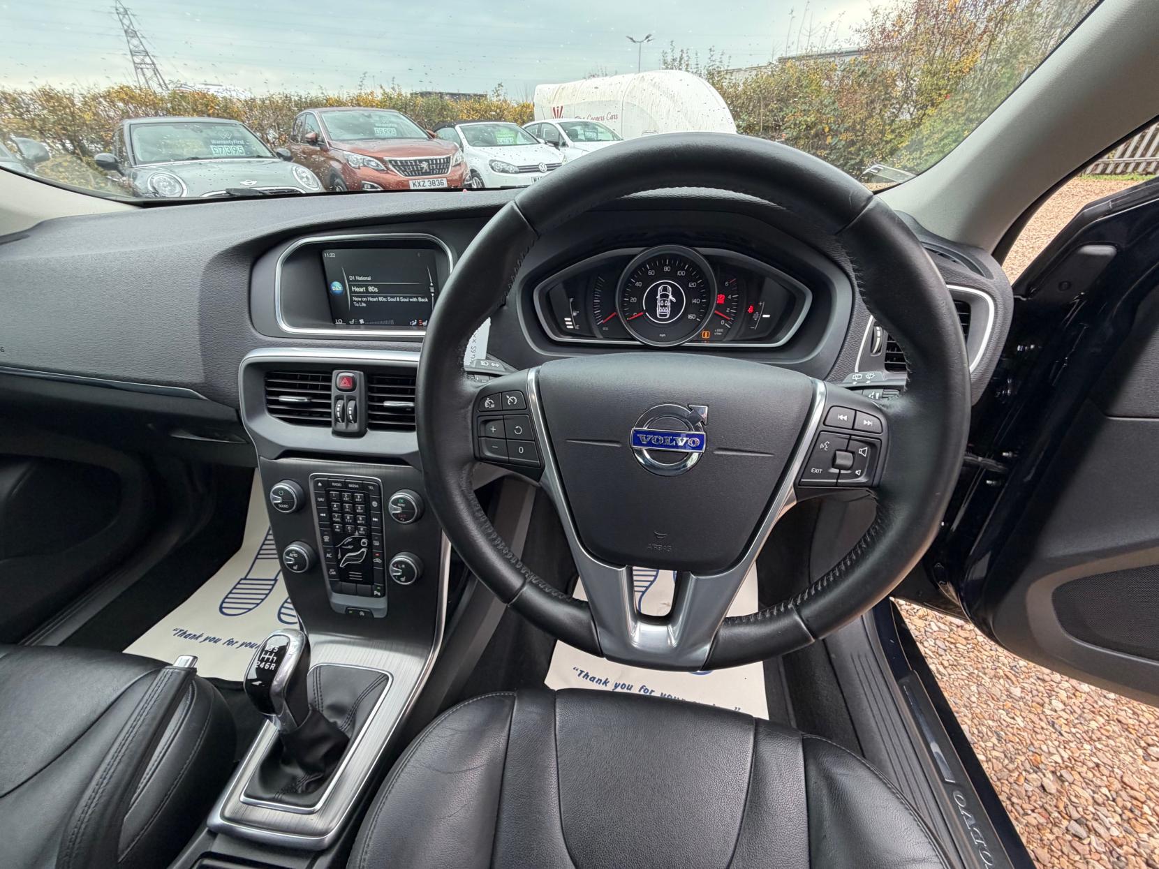 Volvo V40 2.0 D2 SE Lux Nav Hatchback 5dr Diesel Manual Euro 6 (s/s) (120 ps)