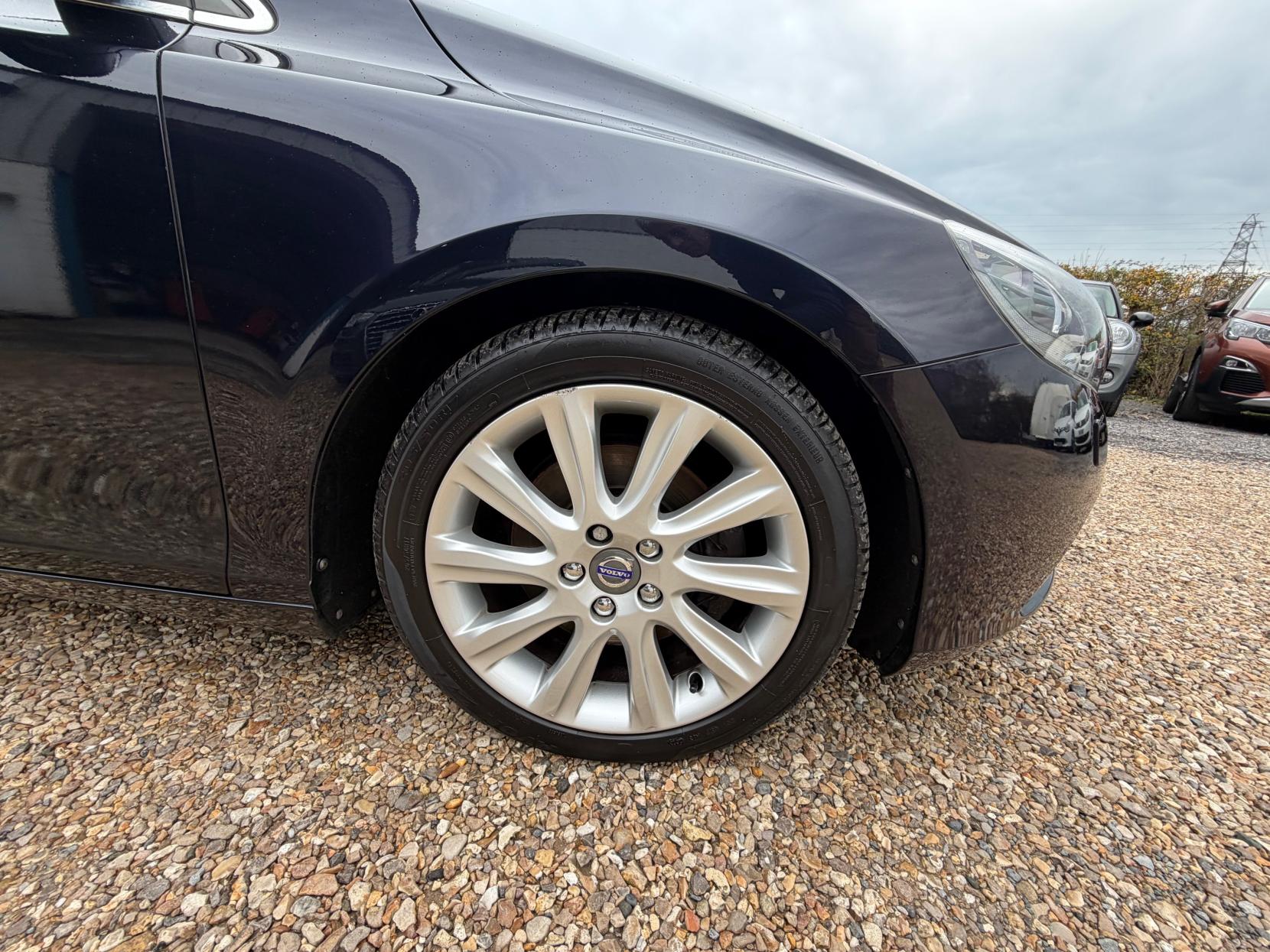 Volvo V40 2.0 D2 SE Lux Nav Hatchback 5dr Diesel Manual Euro 6 (s/s) (120 ps)