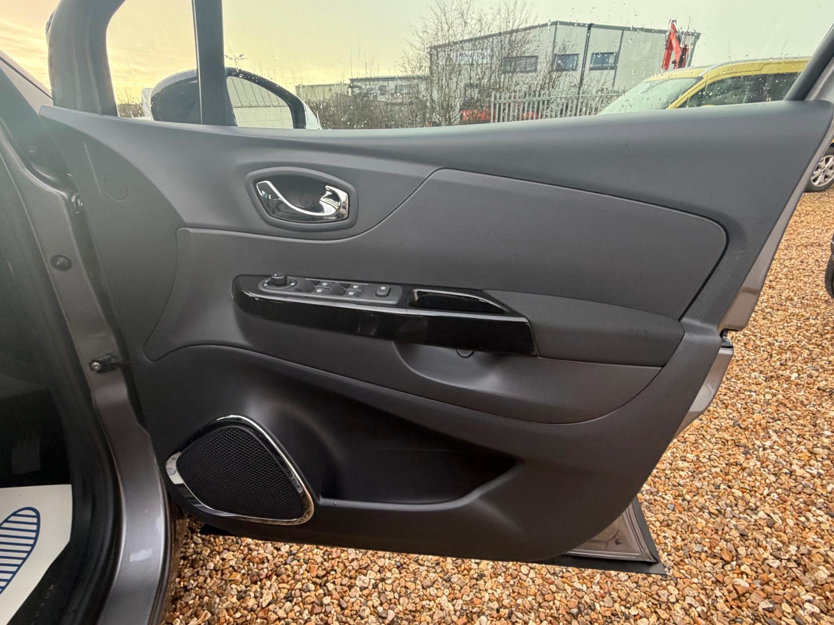 Renault Captur 1.5 dCi ENERGY Dynamique S MediaNav SUV 5dr Diesel Manual Euro 5 (s/s) (90 ps)