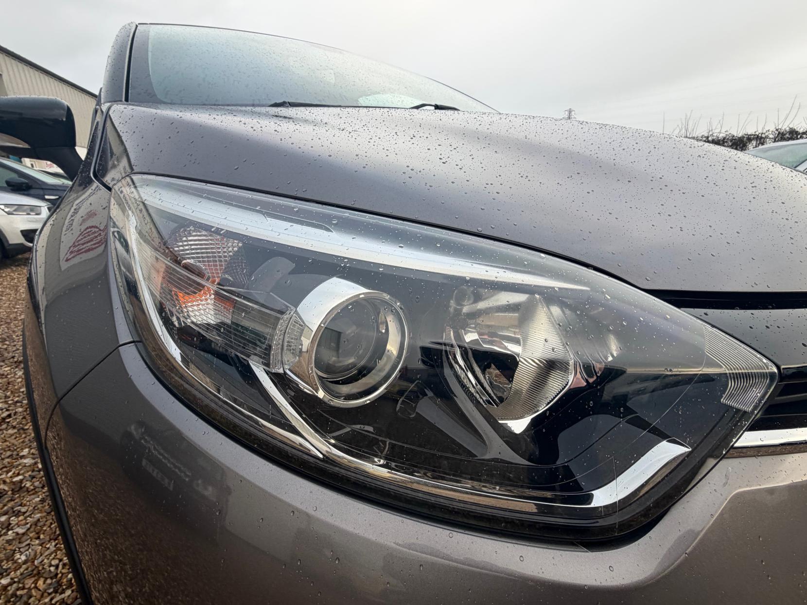 Renault Captur 1.5 dCi ENERGY Dynamique S MediaNav SUV 5dr Diesel Manual Euro 5 (s/s) (90 ps)