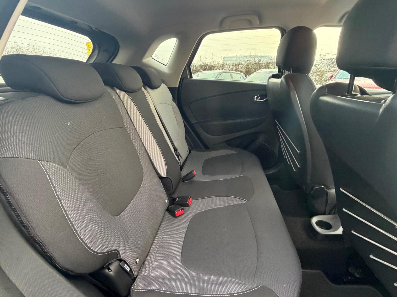 Renault Captur 1.5 dCi ENERGY Dynamique S MediaNav SUV 5dr Diesel Manual Euro 5 (s/s) (90 ps)