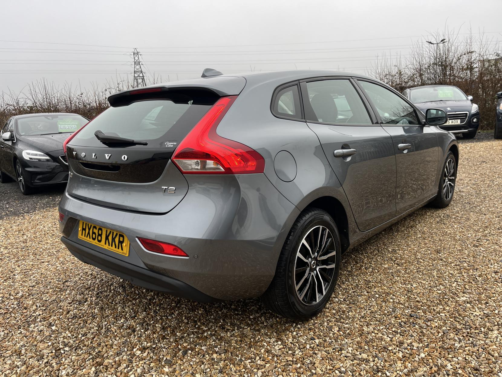 Volvo V40 2.0 T2 GPF Momentum Nav Plus Hatchback 5dr Petrol Manual Euro 6 (s/s) (122 ps)