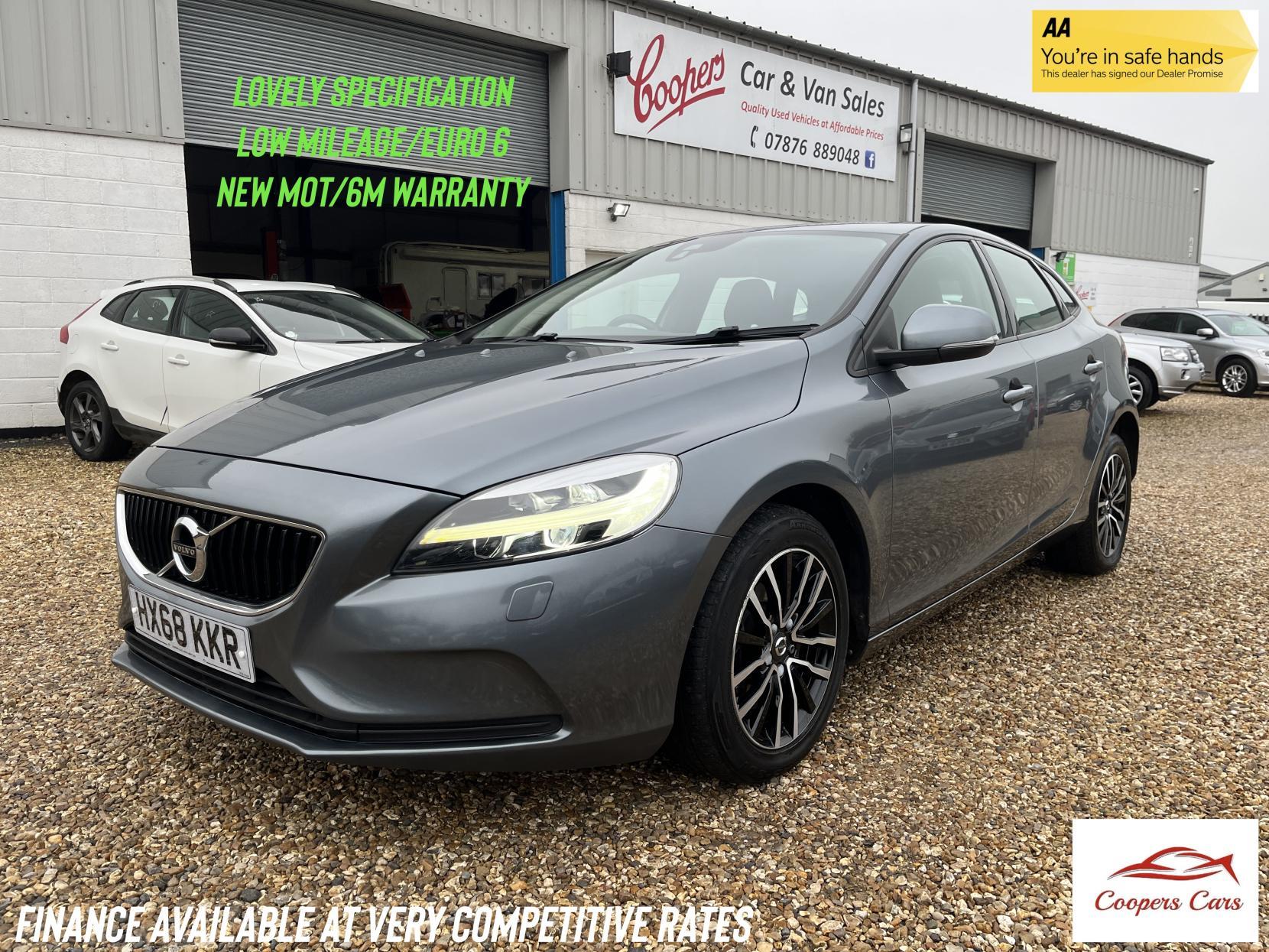 Volvo V40 2.0 T2 GPF Momentum Nav Plus Hatchback 5dr Petrol Manual Euro 6 (s/s) (122 ps)