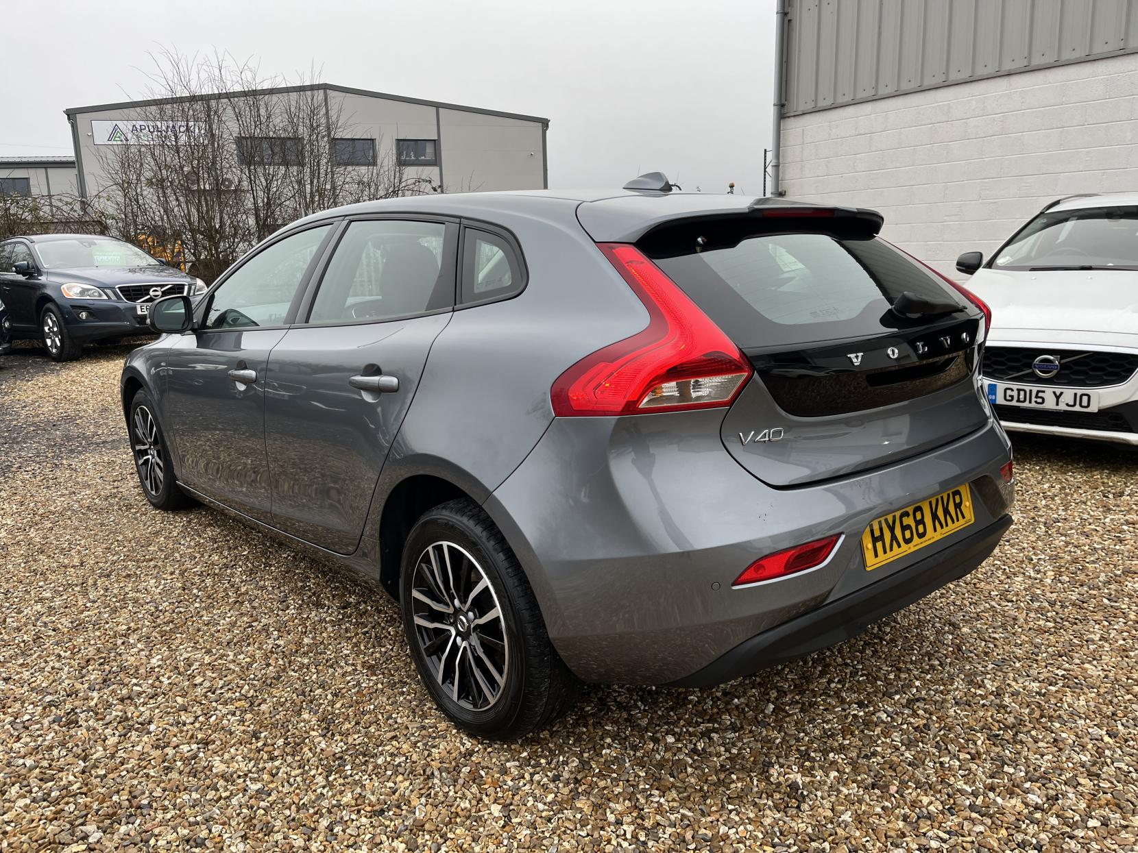 Volvo V40 2.0 T2 GPF Momentum Nav Plus Hatchback 5dr Petrol Manual Euro 6 (s/s) (122 ps)