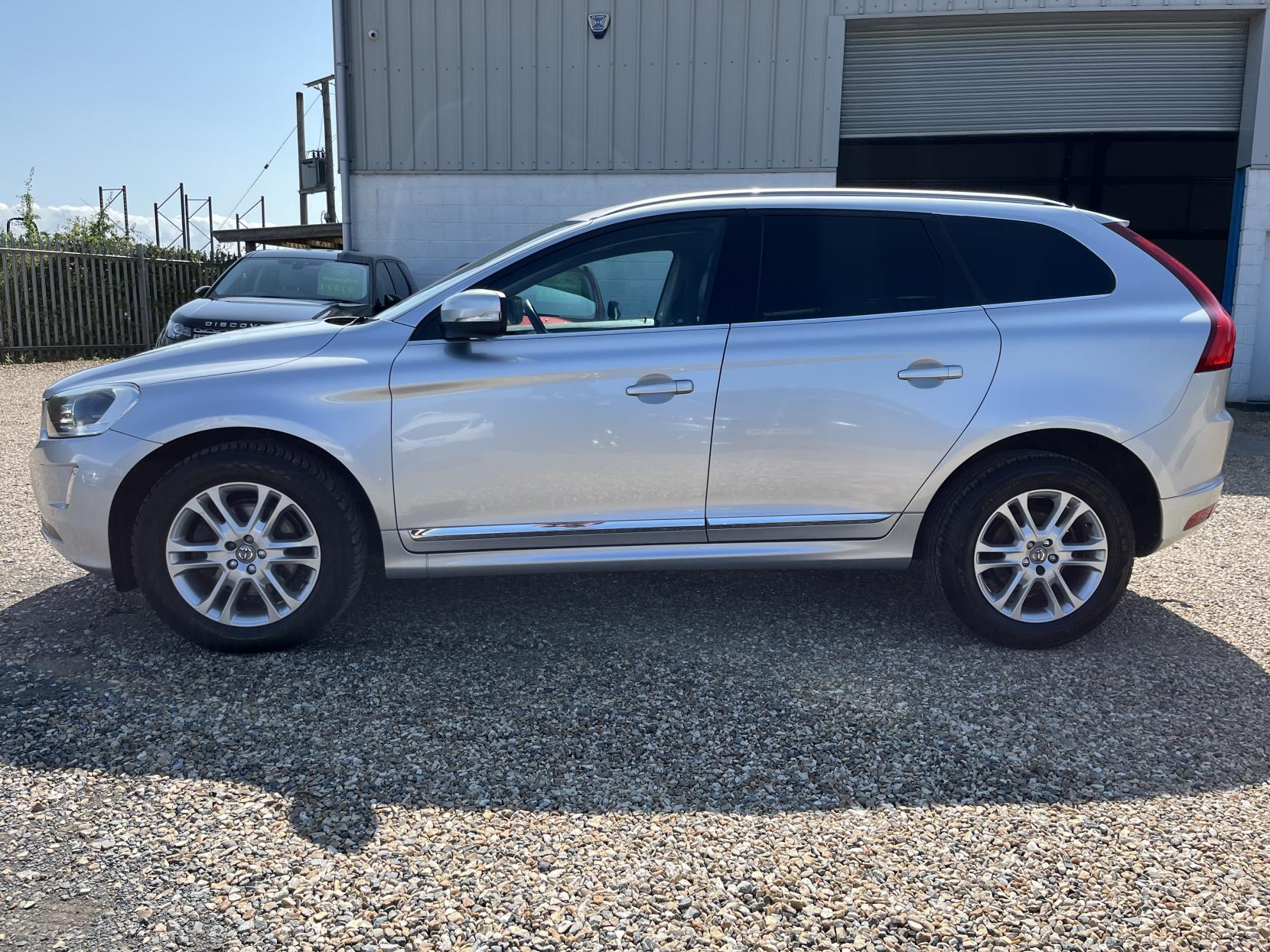 Volvo XC60 2.4 D5 SE Lux Nav SUV 5dr Diesel Auto AWD Euro 6 (s/s) (220 ps)