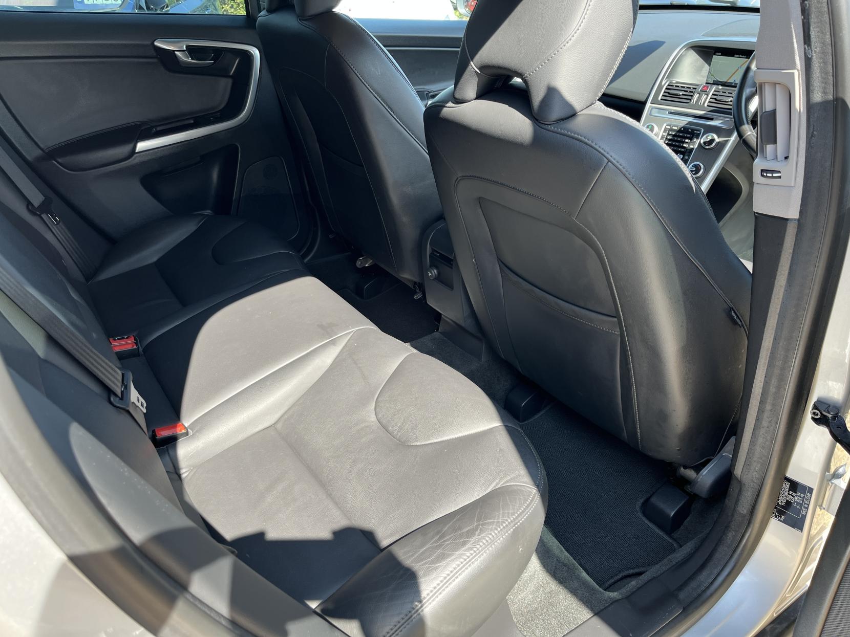 Volvo XC60 2.4 D5 SE Lux Nav SUV 5dr Diesel Auto AWD Euro 6 (s/s) (220 ps)