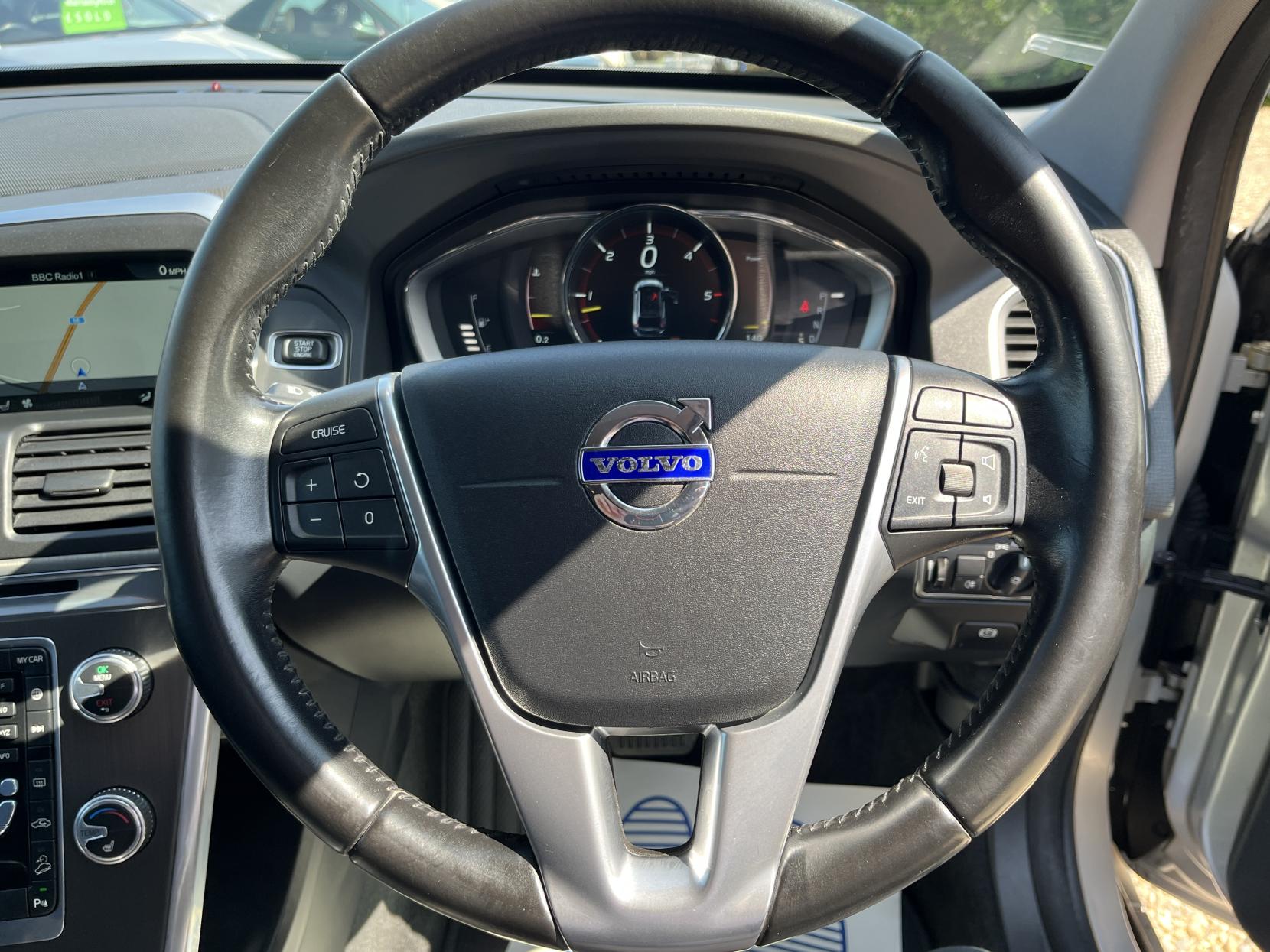 Volvo XC60 2.4 D5 SE Lux Nav SUV 5dr Diesel Auto AWD Euro 6 (s/s) (220 ps)