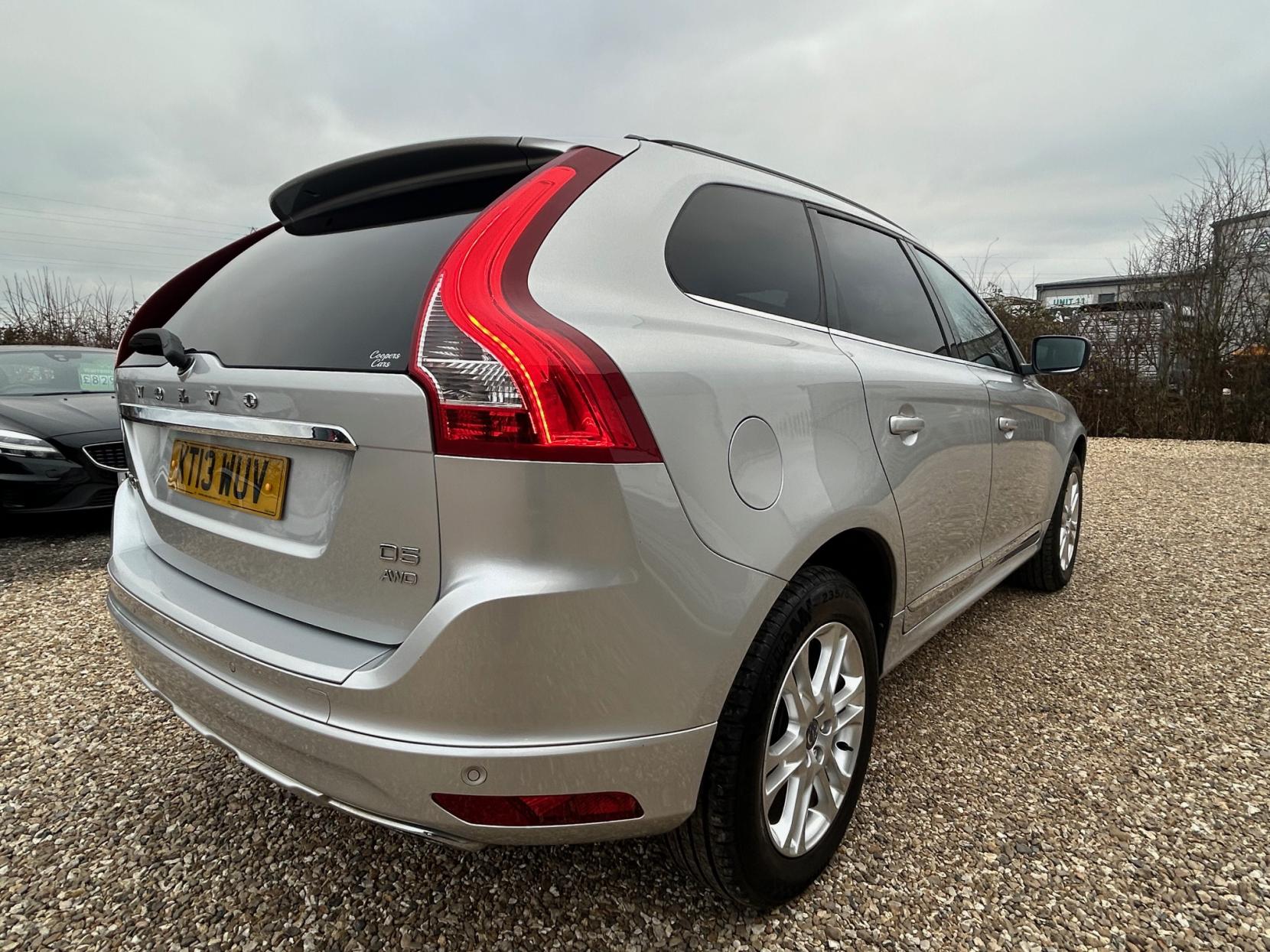 Volvo XC60 2.4 D5 SE Lux Nav SUV 5dr Diesel Geartronic AWD Euro 5 (215 ps)