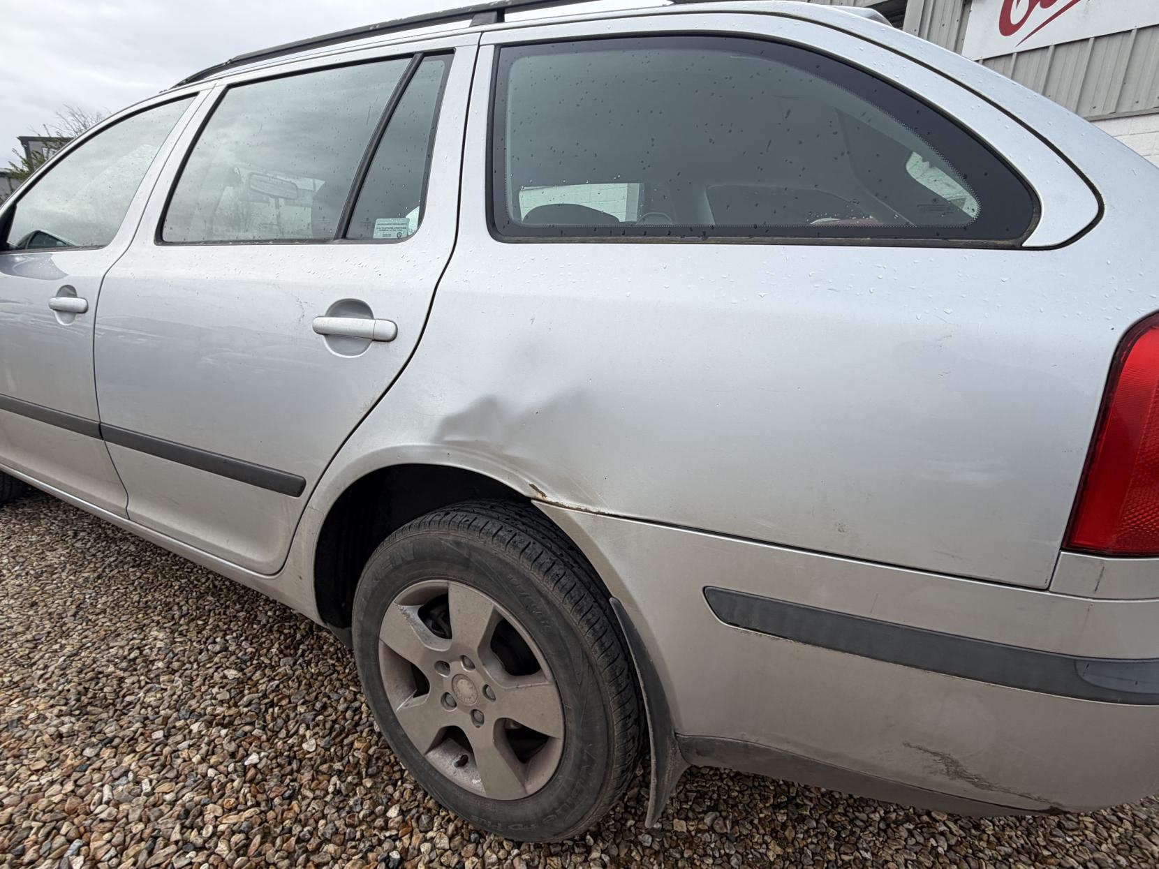 Skoda Octavia 2.0 FSI Estate 5dr Petrol Manual 4WD Euro 4 (150 bhp)