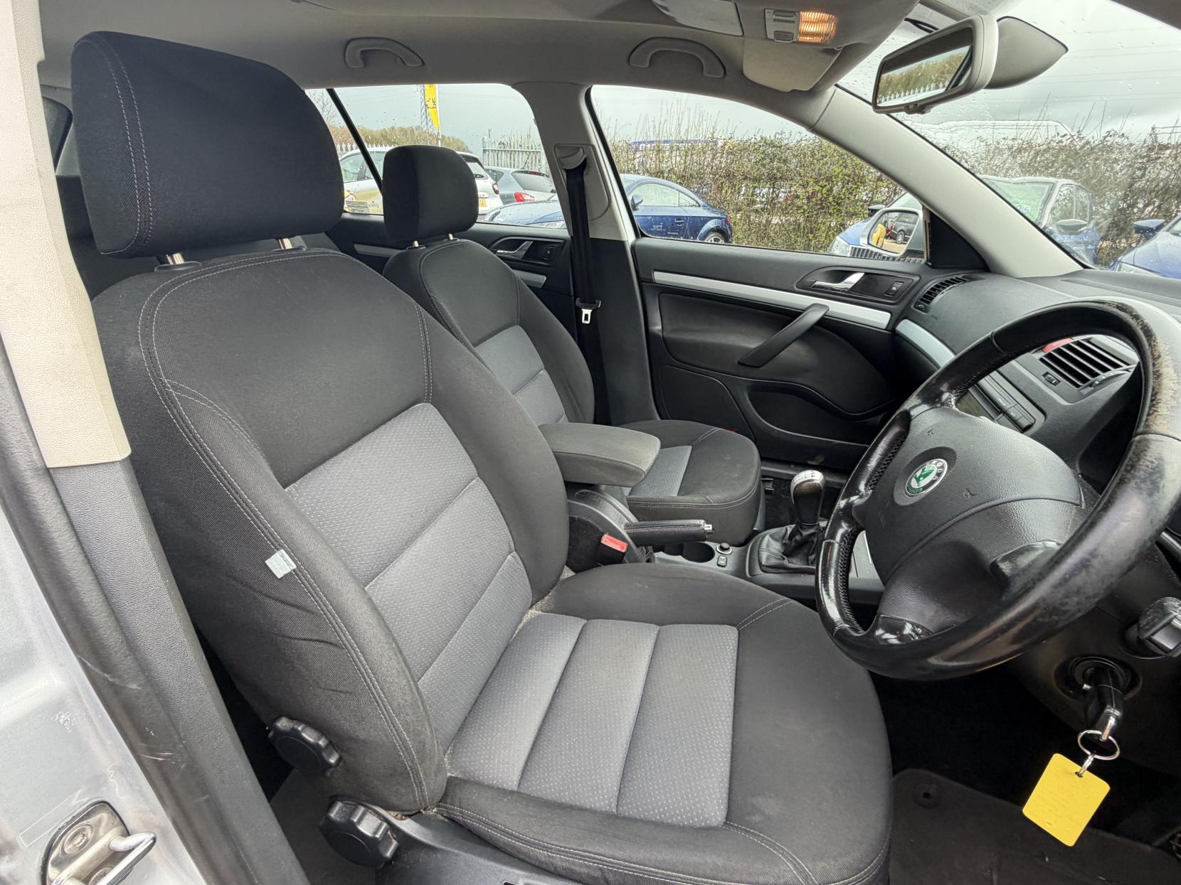 Skoda Octavia 2.0 FSI Estate 5dr Petrol Manual 4WD Euro 4 (150 bhp)