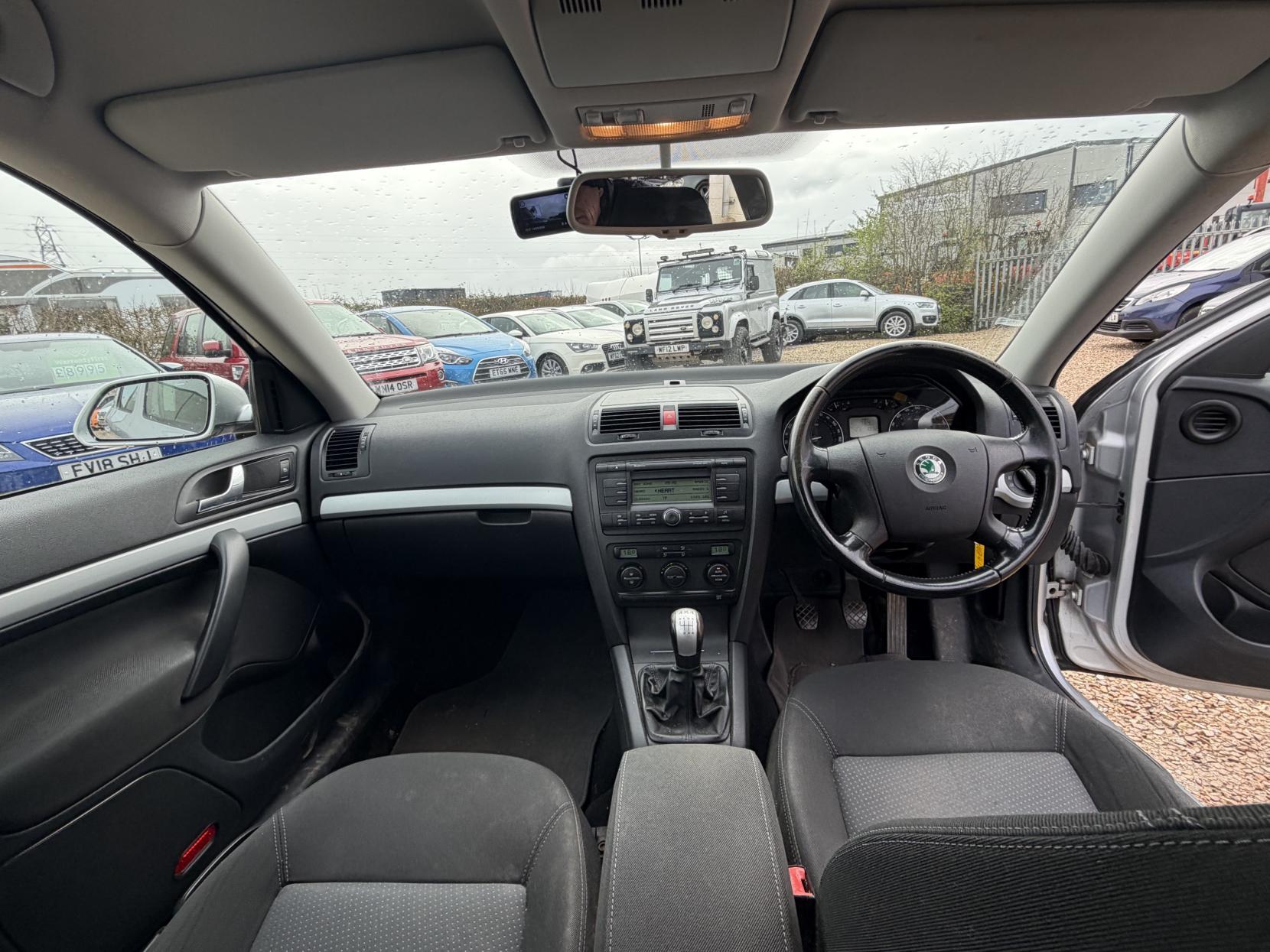 Skoda Octavia 2.0 FSI Estate 5dr Petrol Manual 4WD Euro 4 (150 bhp)