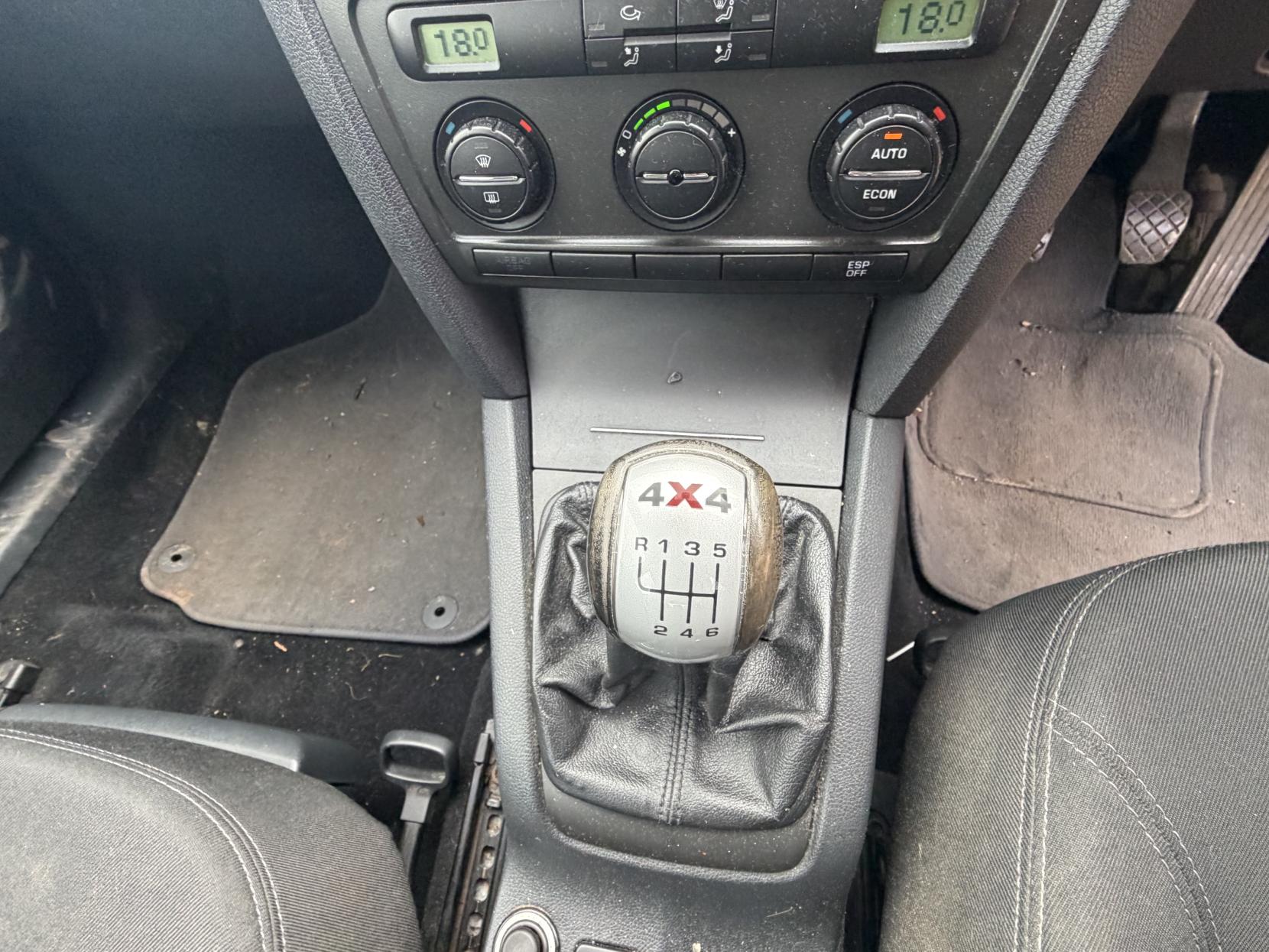 Skoda Octavia 2.0 FSI Estate 5dr Petrol Manual 4WD Euro 4 (150 bhp)