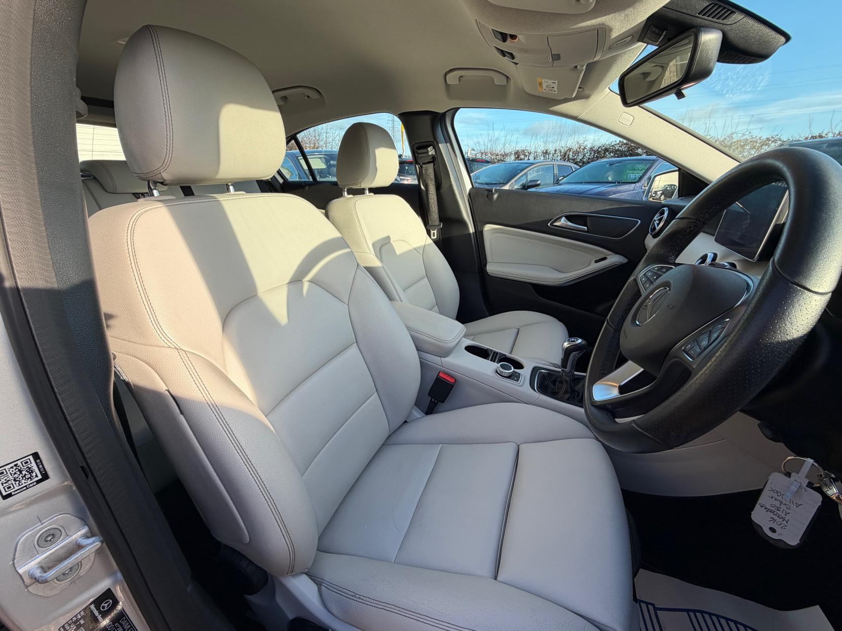 Mercedes-Benz A Class 1.5 A180d Sport (Executive) Hatchback 5dr Diesel Manual Euro 6 (s/s) (109 ps)