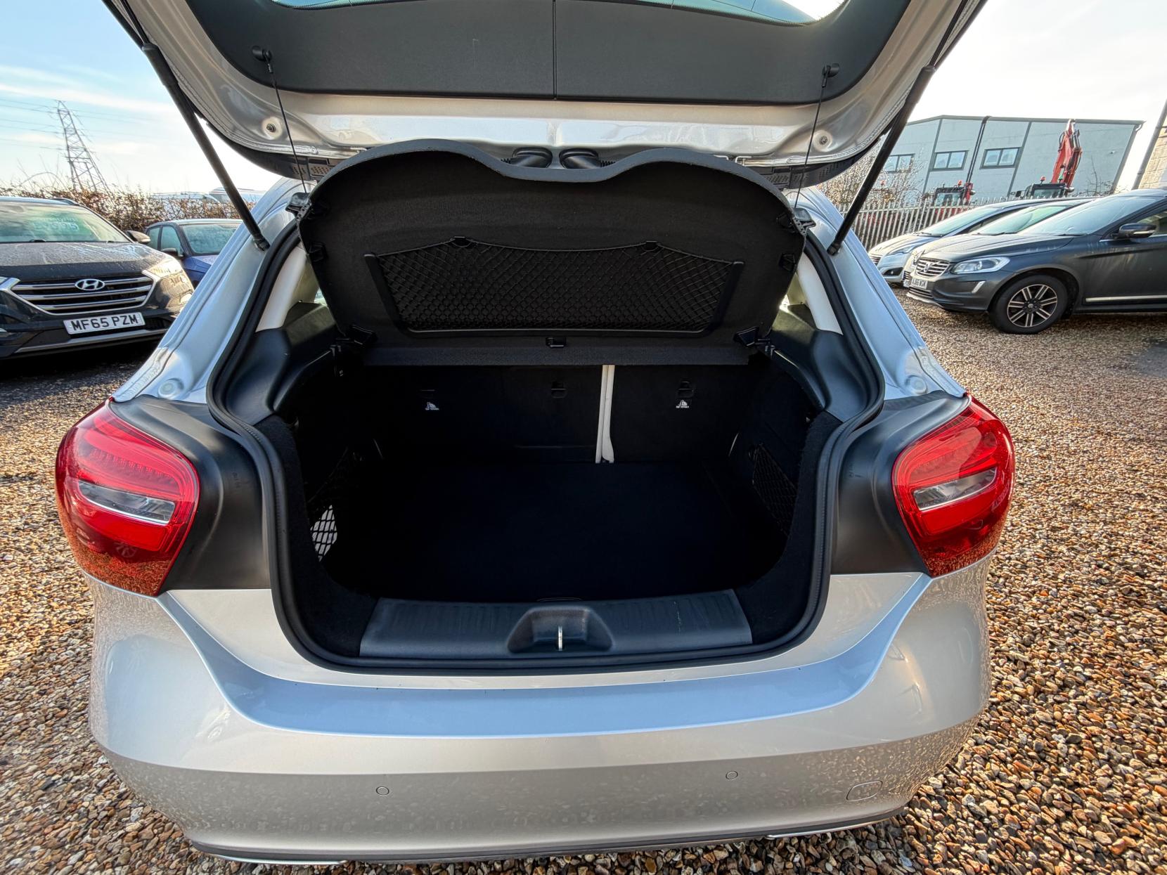 Mercedes-Benz A Class 1.5 A180d Sport (Executive) Hatchback 5dr Diesel Manual Euro 6 (s/s) (109 ps)