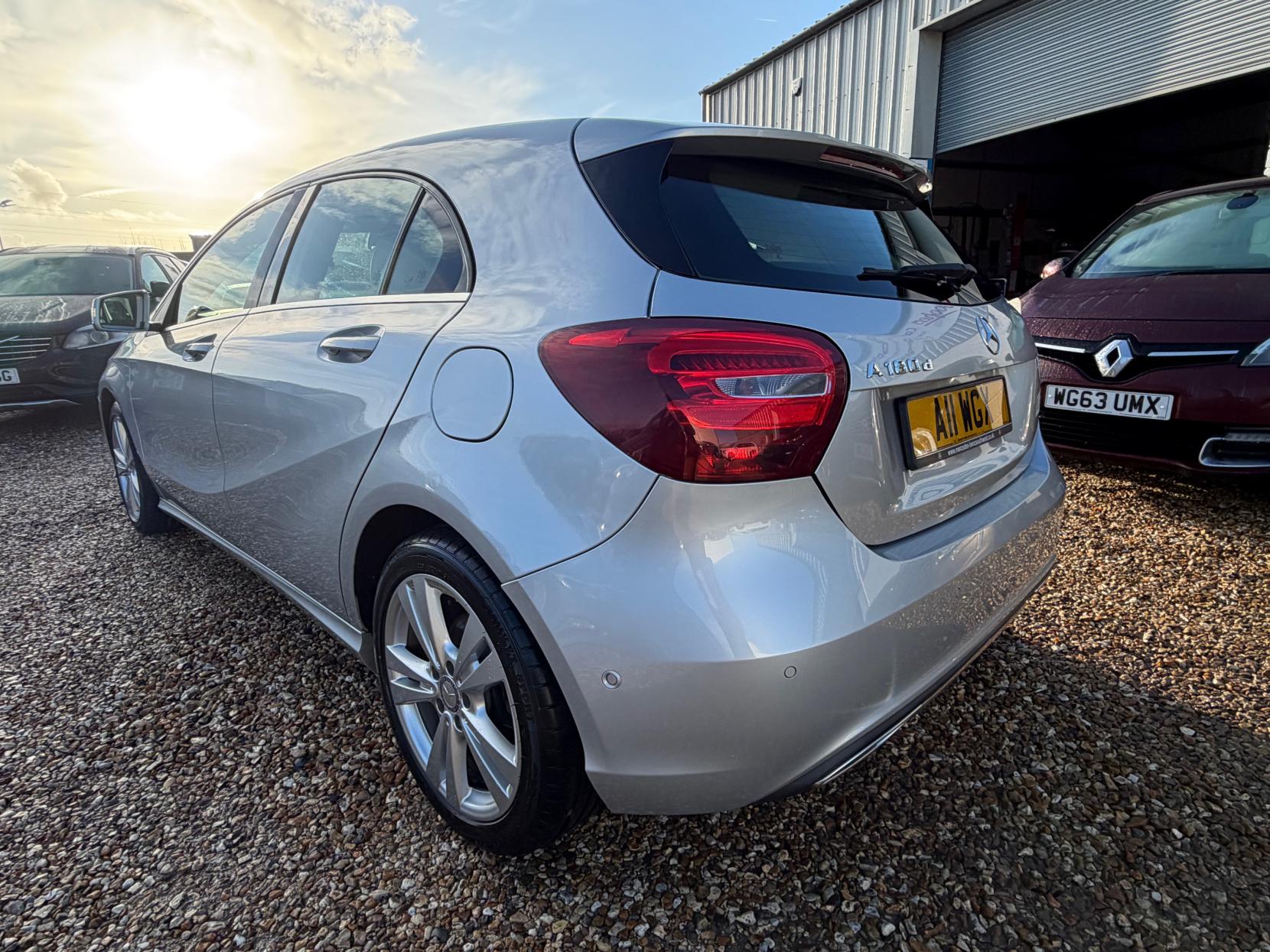 Mercedes-Benz A Class 1.5 A180d Sport (Executive) Hatchback 5dr Diesel Manual Euro 6 (s/s) (109 ps)