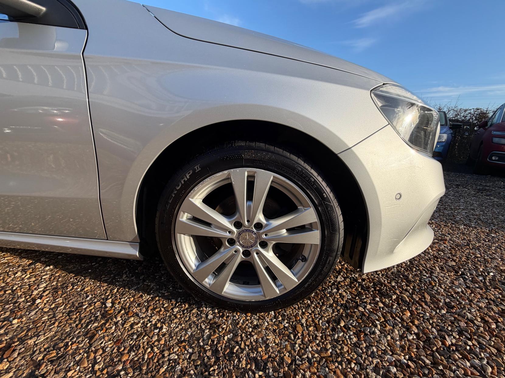 Mercedes-Benz A Class 1.5 A180d Sport (Executive) Hatchback 5dr Diesel Manual Euro 6 (s/s) (109 ps)