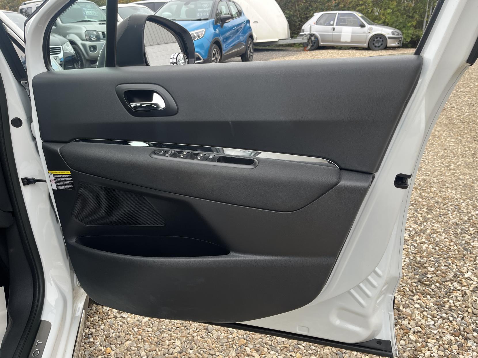 Peugeot 3008 1.6 HDi Active SUV 5dr Diesel Manual Euro 5 (115 ps)