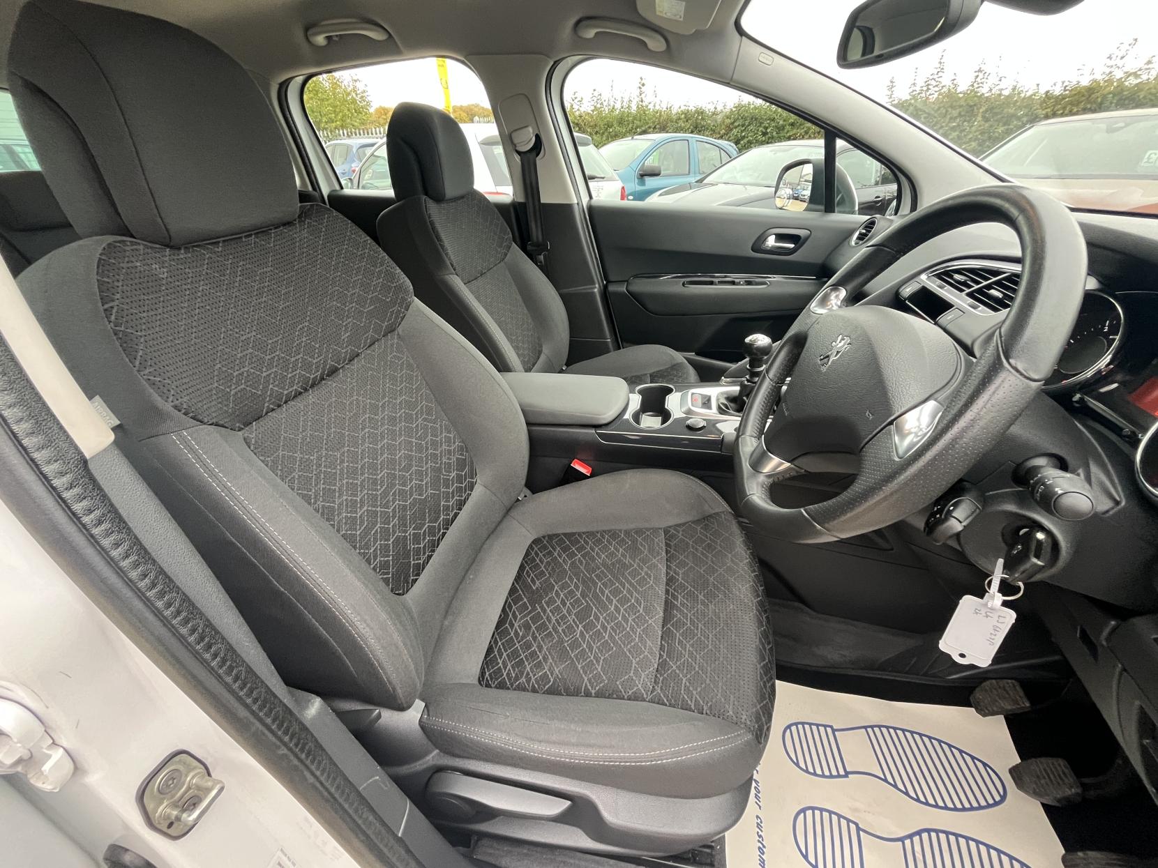 Peugeot 3008 1.6 HDi Active SUV 5dr Diesel Manual Euro 5 (115 ps)