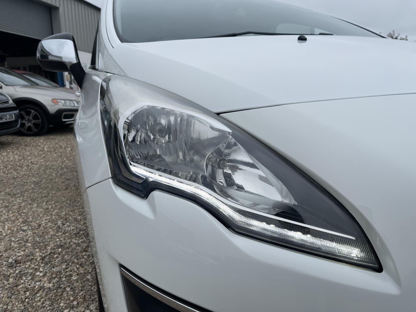 Peugeot 3008 1.6 HDi Active SUV 5dr Diesel Manual Euro 5 (115 ps)