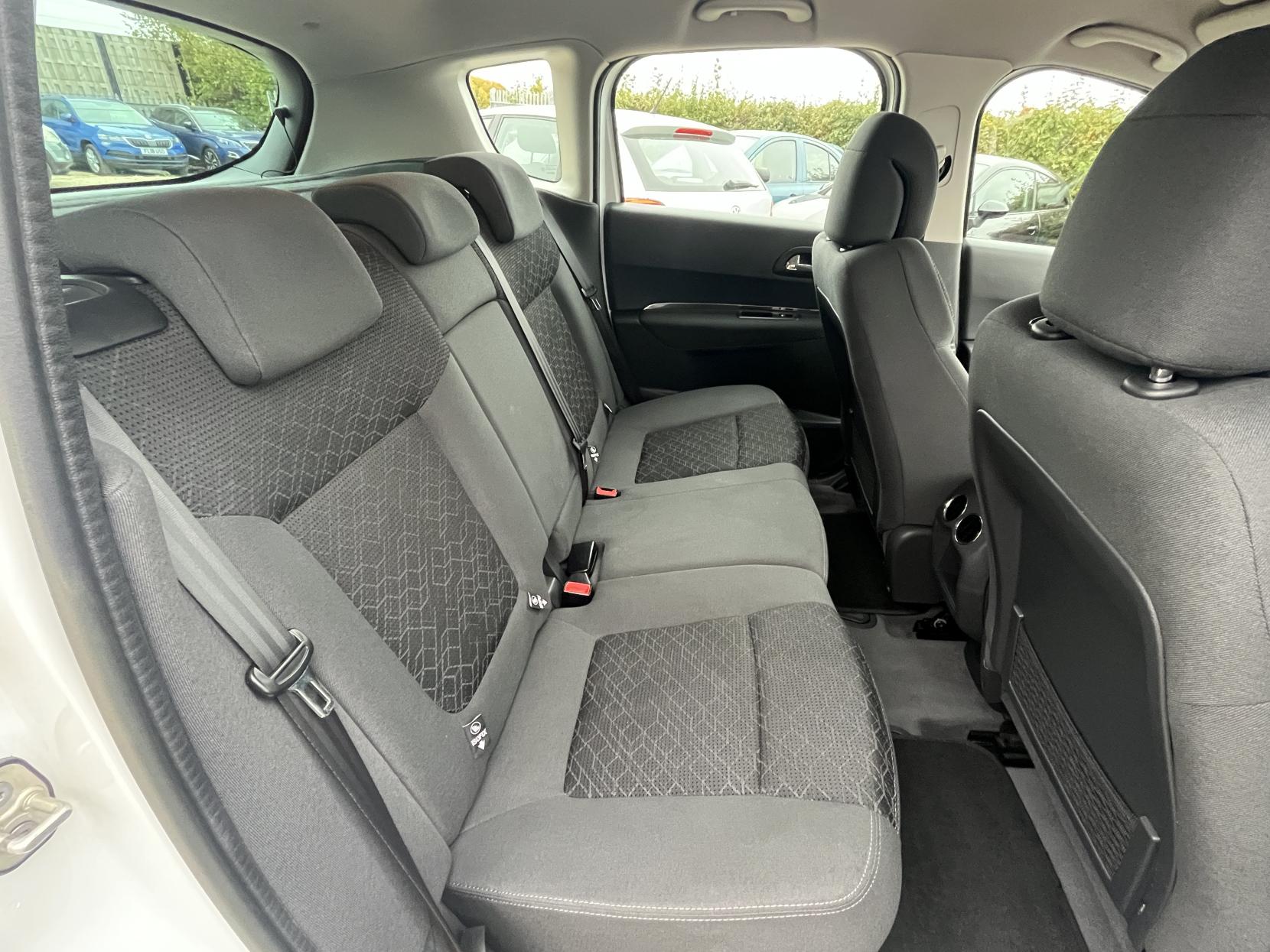 Peugeot 3008 1.6 HDi Active SUV 5dr Diesel Manual Euro 5 (115 ps)