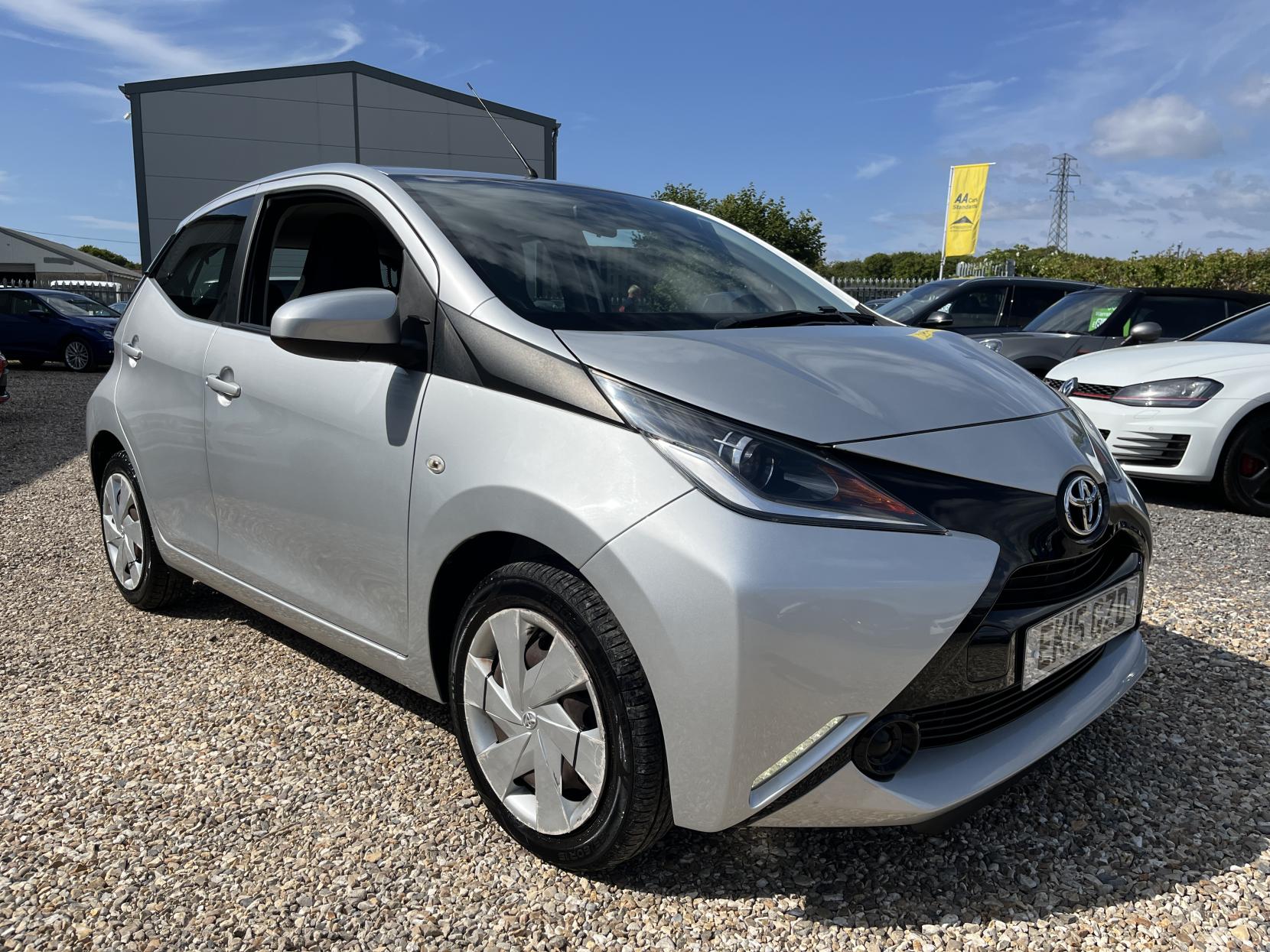 Toyota AYGO 1.0 VVT-i x-play Hatchback 5dr Petrol Manual Euro 5 Euro 5 (68 ps)