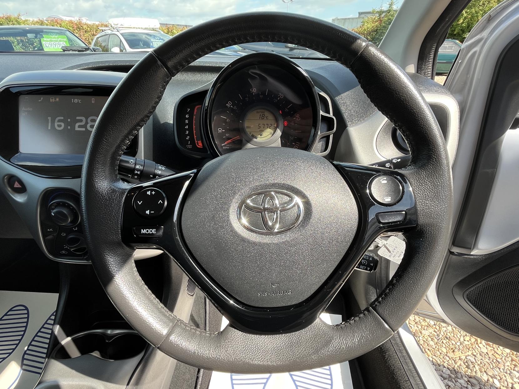 Toyota AYGO 1.0 VVT-i x-play Hatchback 5dr Petrol Manual Euro 5 Euro 5 (68 ps)