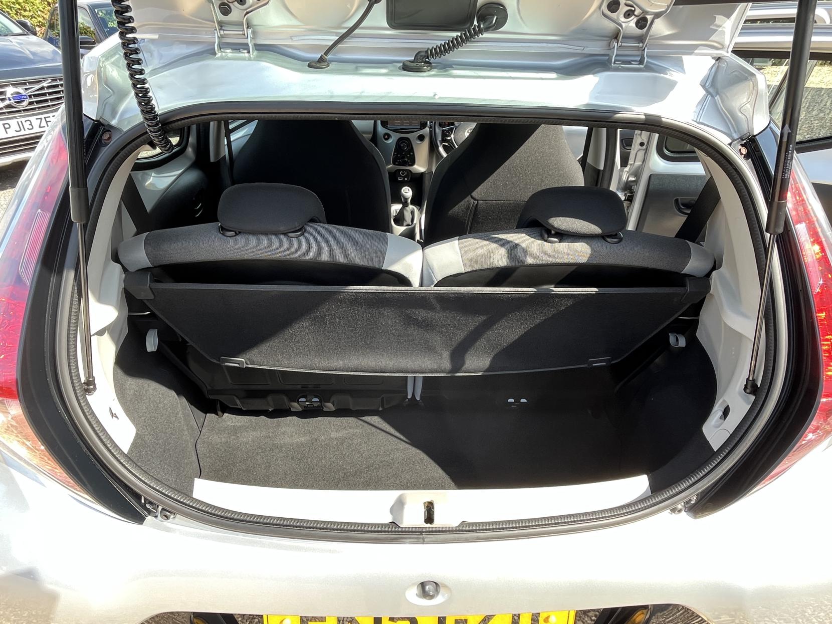 Toyota AYGO 1.0 VVT-i x-play Hatchback 5dr Petrol Manual Euro 5 Euro 5 (68 ps)