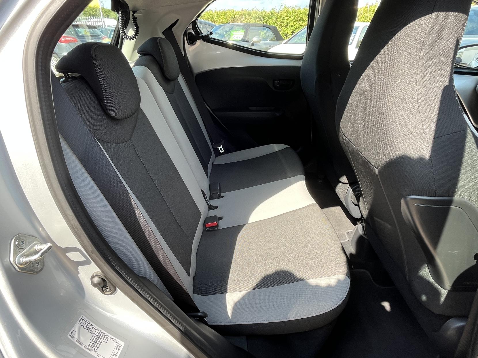 Toyota AYGO 1.0 VVT-i x-play Hatchback 5dr Petrol Manual Euro 5 Euro 5 (68 ps)