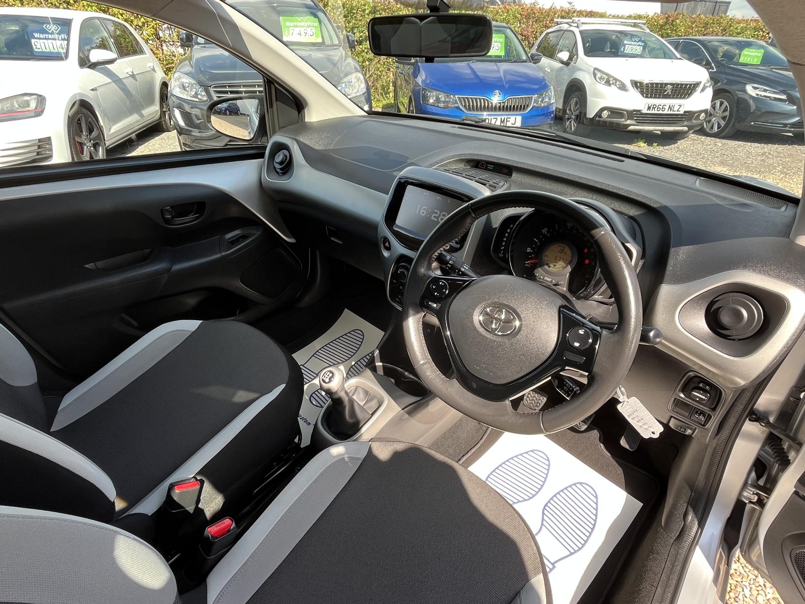 Toyota AYGO 1.0 VVT-i x-play Hatchback 5dr Petrol Manual Euro 5 Euro 5 (68 ps)