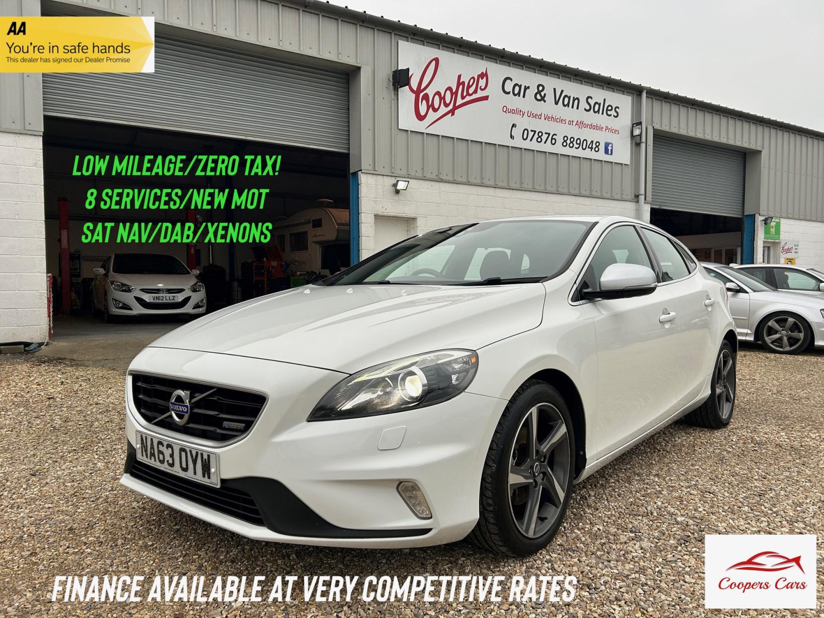 Volvo V40 1.6 D2 R-Design Lux Nav Hatchback 5dr Diesel Manual Euro 5 (s/s) (115 ps)